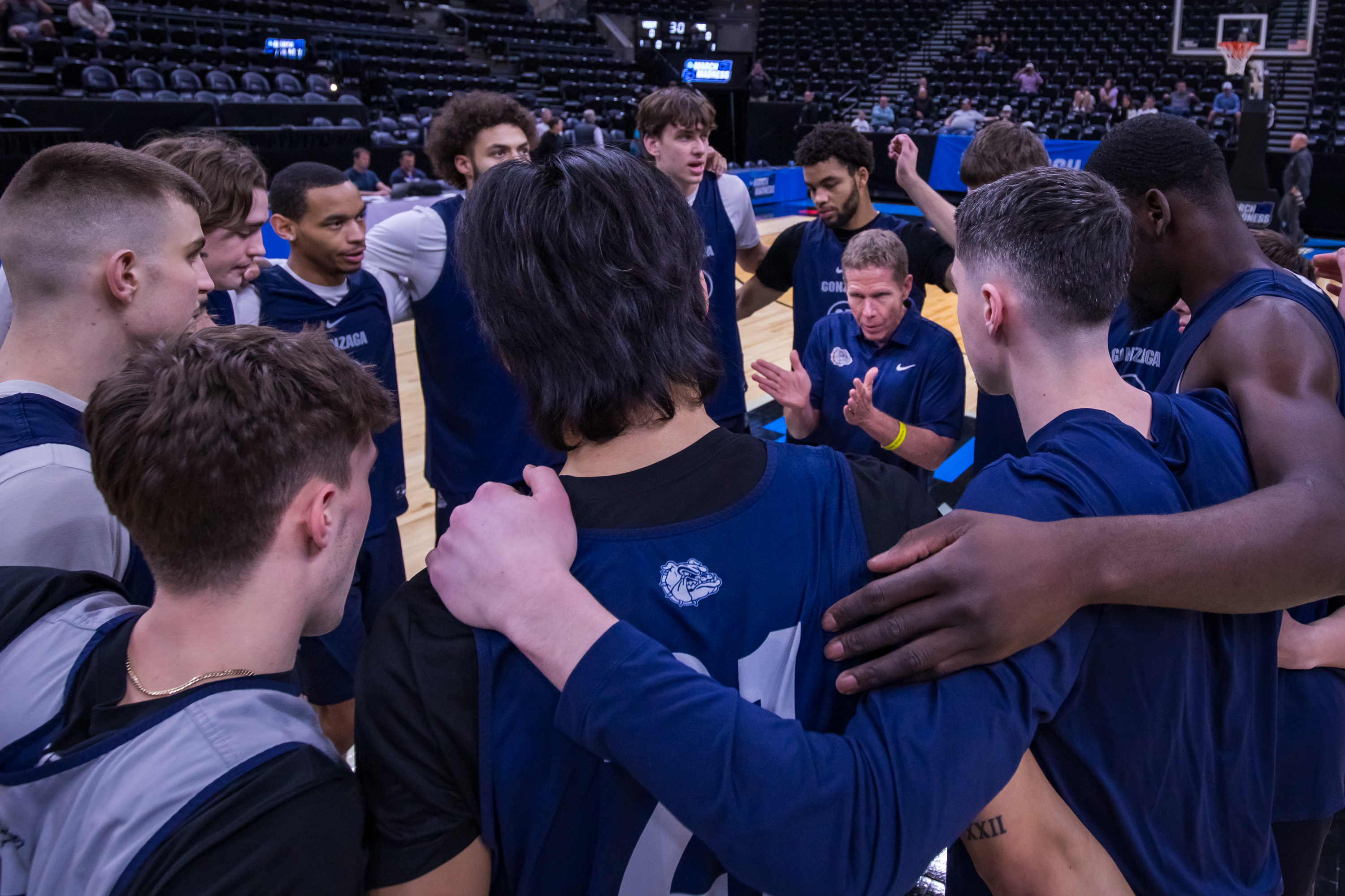 Gonzaga coach Mark Few huddles his team during practice at the Delta Center.