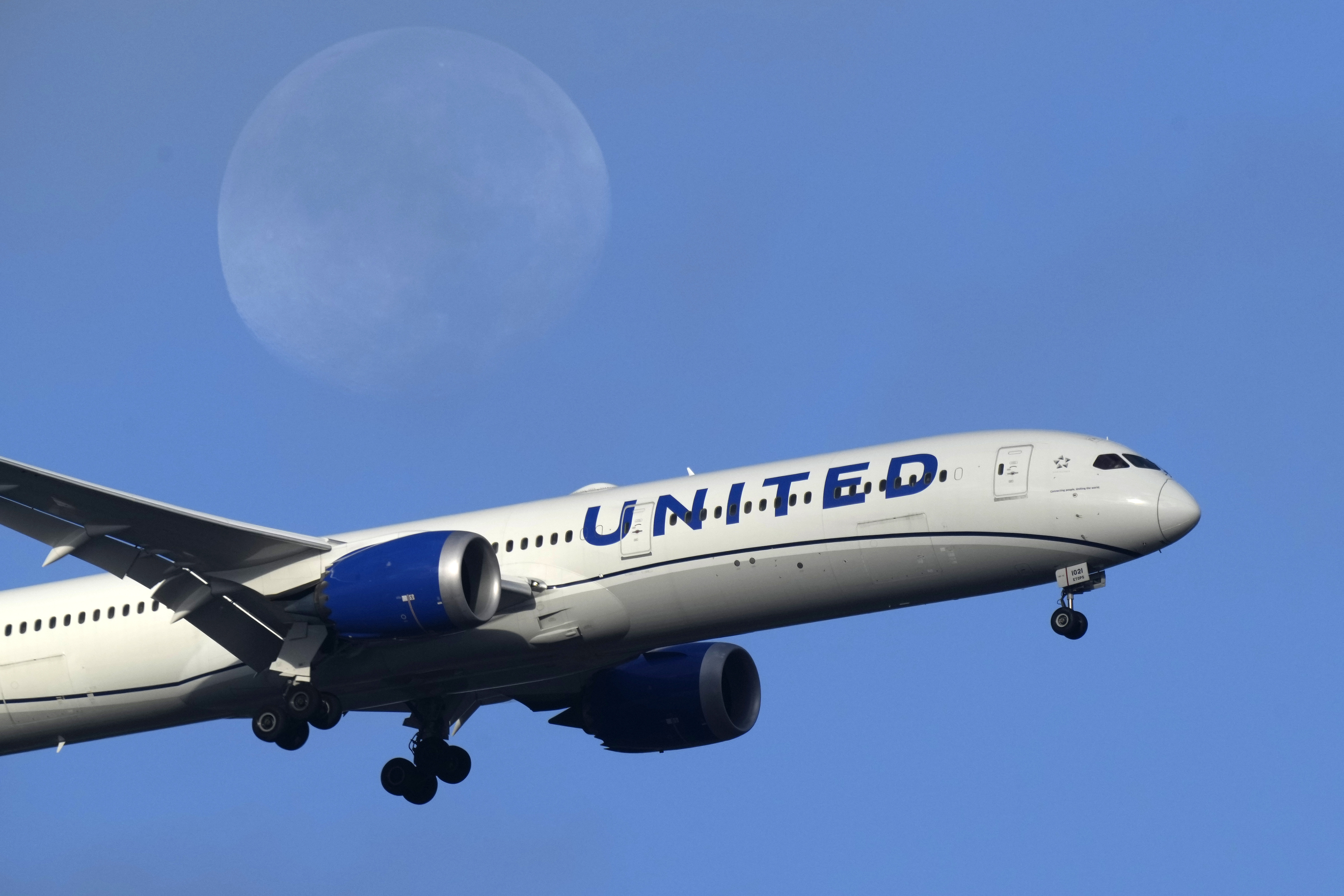 United Airlines is now letting people pool and share frequent-flyer points with family and friends, the airline announced March 21.