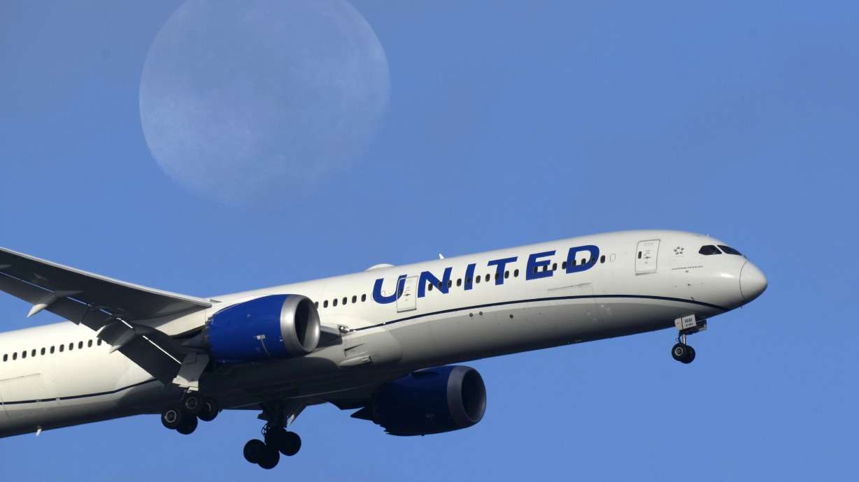 United Airlines is now letting people pool and share frequent-flyer points with family and friends, the airline announced March 21.