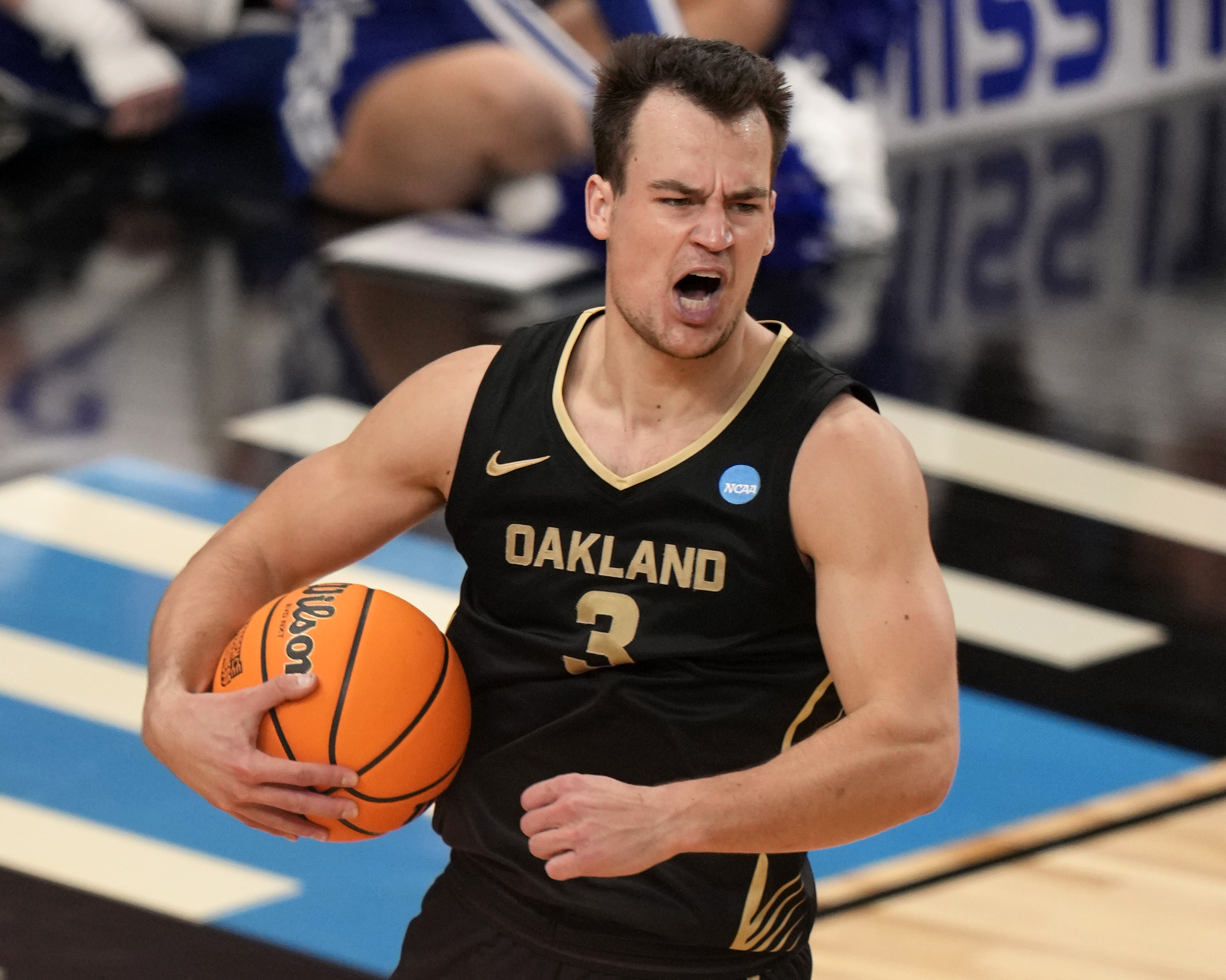 Oakland's Jack Gohlke celebrates as time runs out in the team's college basketball game against Kentucky in the first round of the men's NCAA Tournament in Pittsburgh, Thursday, March 21, 2024. Oakland won 80-76. 