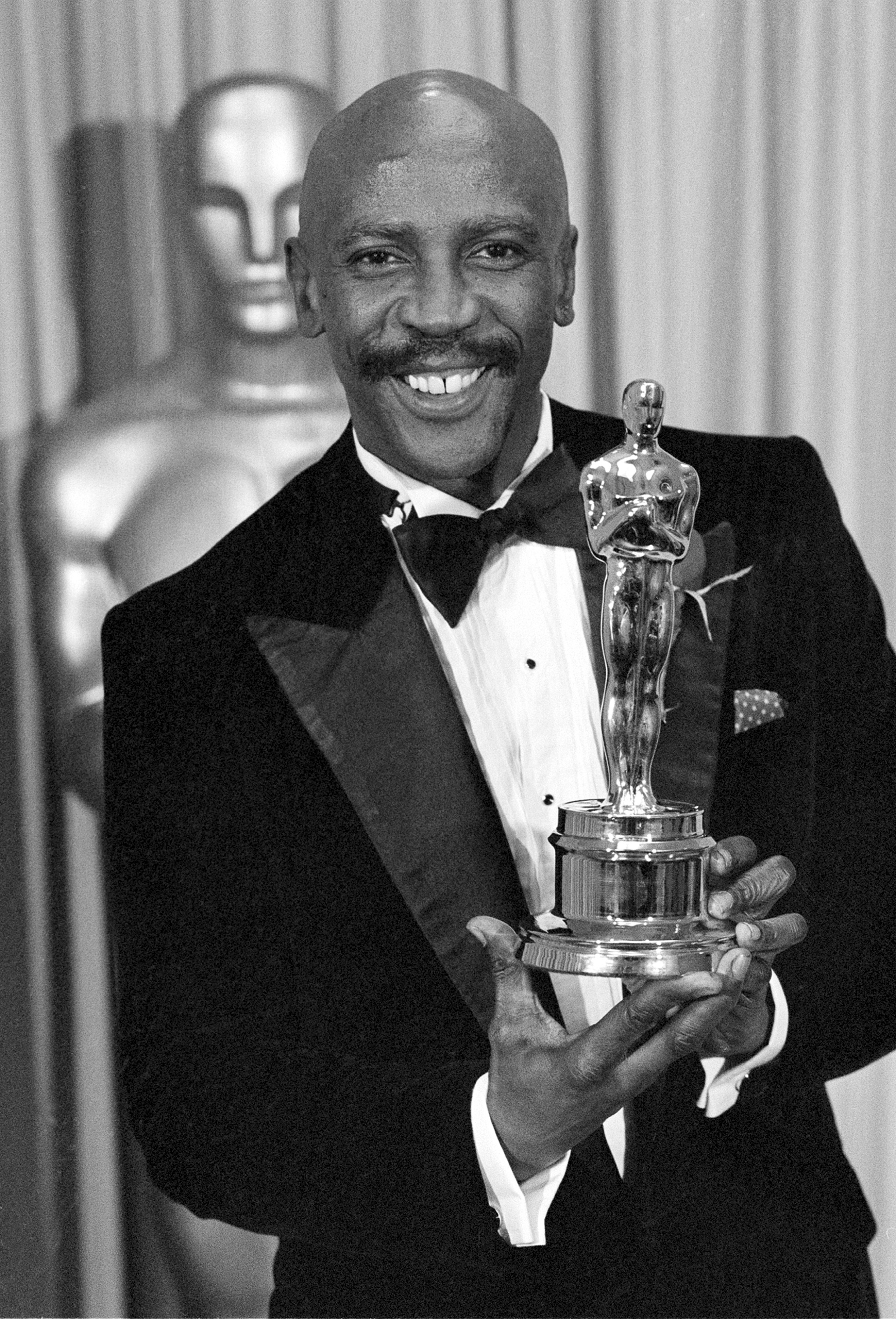 Louis Gossett Jr., poses with the Oscar for best supporting actor for his role in "An Officer and a Gentleman," at the annual Academy Awards presentation in Los Angeles on April 11, 1983.