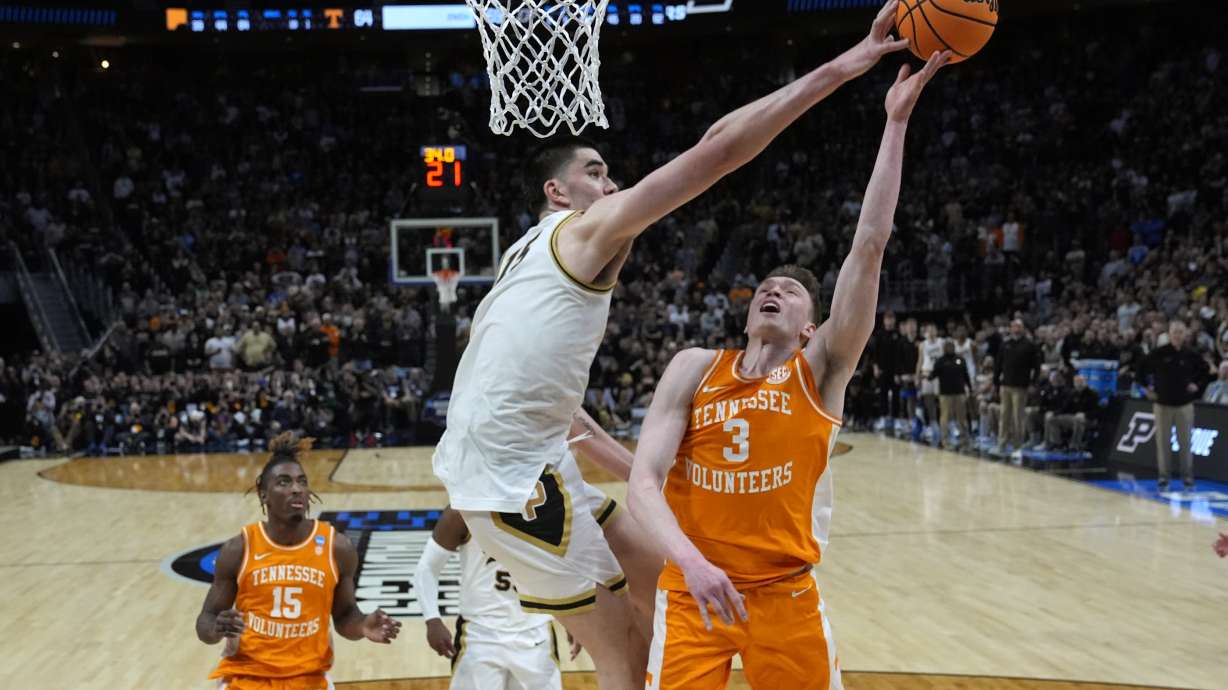 Purdue center Zach Edey (15) blocks a basket attempt by Tennessee guard Dalton Knecht (3) during the second half of an Elite Eight college basketball game in the NCAA Tournament, Sunday, March 31, 2024, in Detroit.