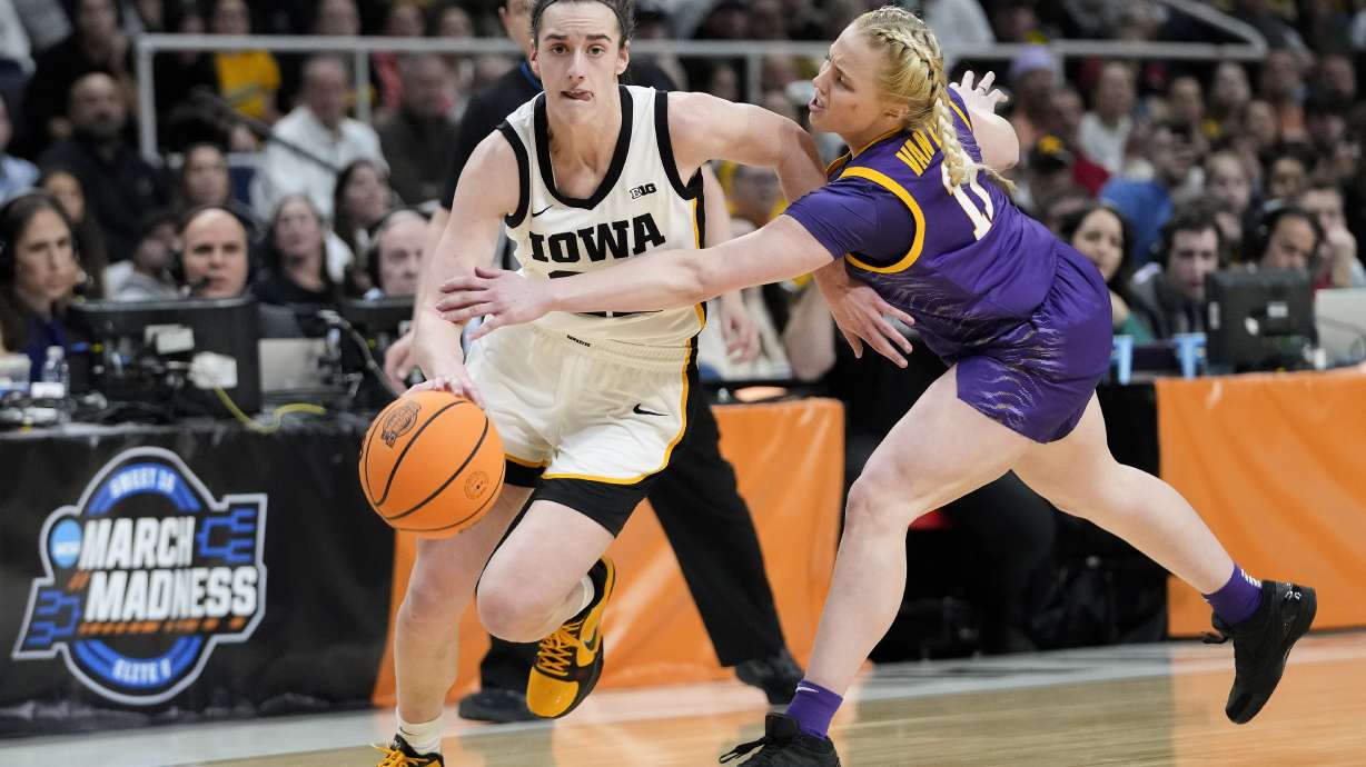 Iowa guard Caitlin Clark (22) drives against LSU guard Hailey Van Lith (11) during the first quarter of an Elite Eight round college basketball game during the NCAA Tournament, Monday, April 1, 2024, in Albany, N.Y.