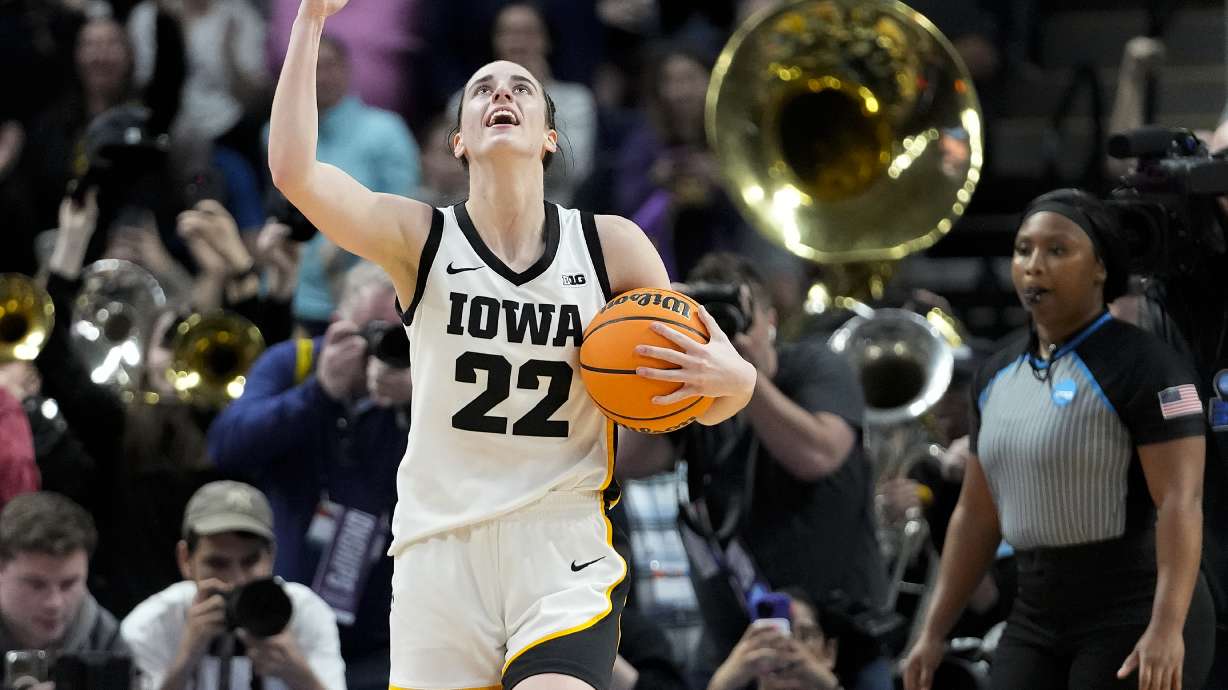 Iowa guard Caitlin Clark (22) celebrates after defeating LSU in an Elite Eight round college basketball game during the NCAA Tournament, Monday, April 1, 2024, in Albany, N.Y.