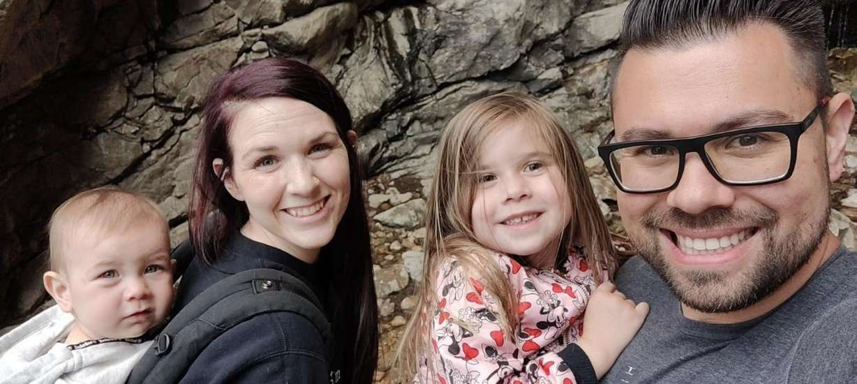 托德和雷切尔·史密斯与他们的孩子。