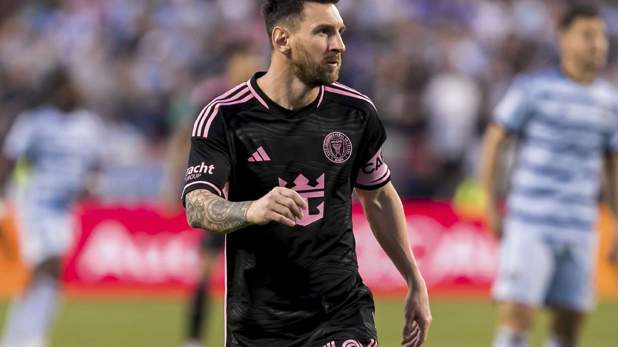 Inter Miami forward Lionel Messi (10) jogs to his position during the first half of an MLS soccer match against Sporting Kansas City, Saturday, April 13, 2024, in Kansas City, Mo.