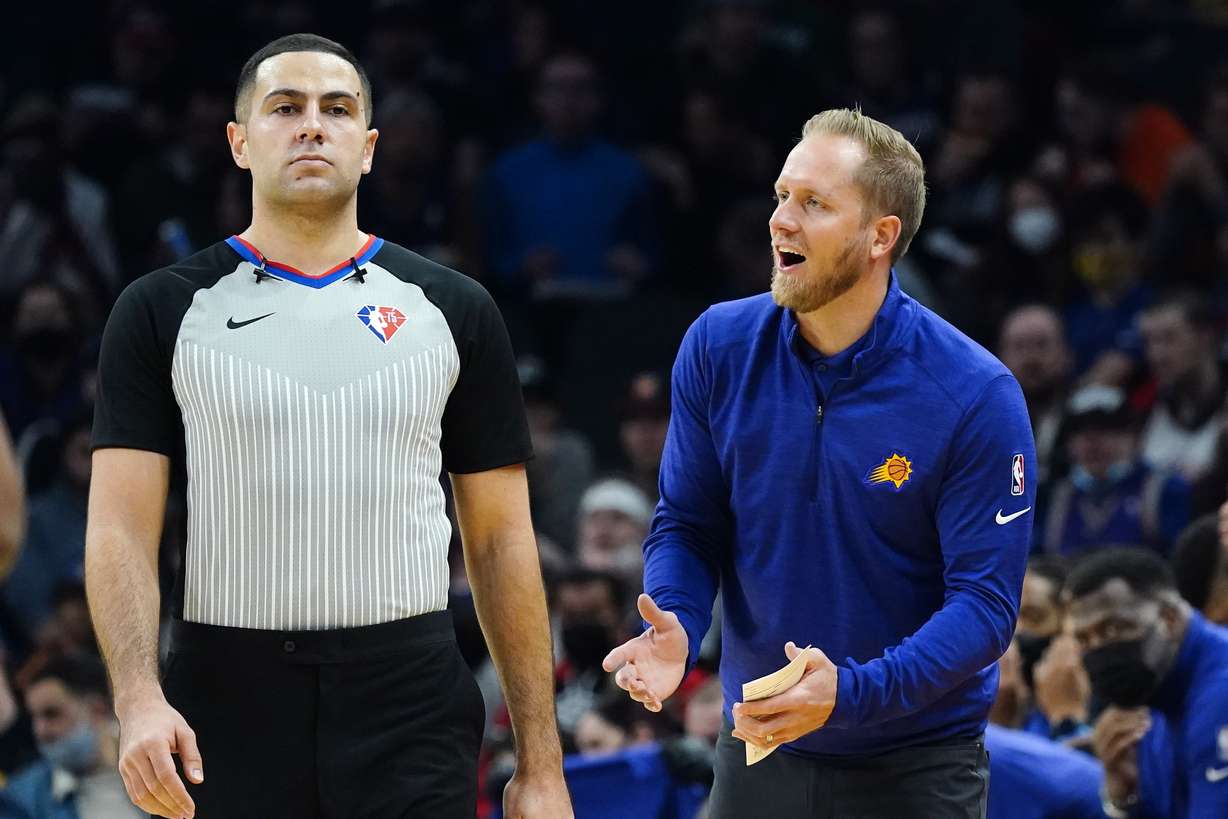 Phoenix Suns coach Kevin Young, right, argues with referee Mousa Dagher, left, after a foul was called against the Suns during the second half of an NBA basketball game against the Oklahoma City Thunder Wednesday, Dec. 29, 2021, in Phoenix. The Suns won 115-97.