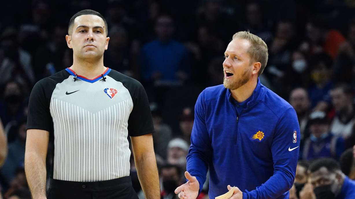 Phoenix Suns coach Kevin Young, right, argues with referee Mousa Dagher, left, after a foul was called against the Suns during the second half of an NBA basketball game against the Oklahoma City Thunder Wednesday, Dec. 29, 2021, in Phoenix. The Suns won 115-97.