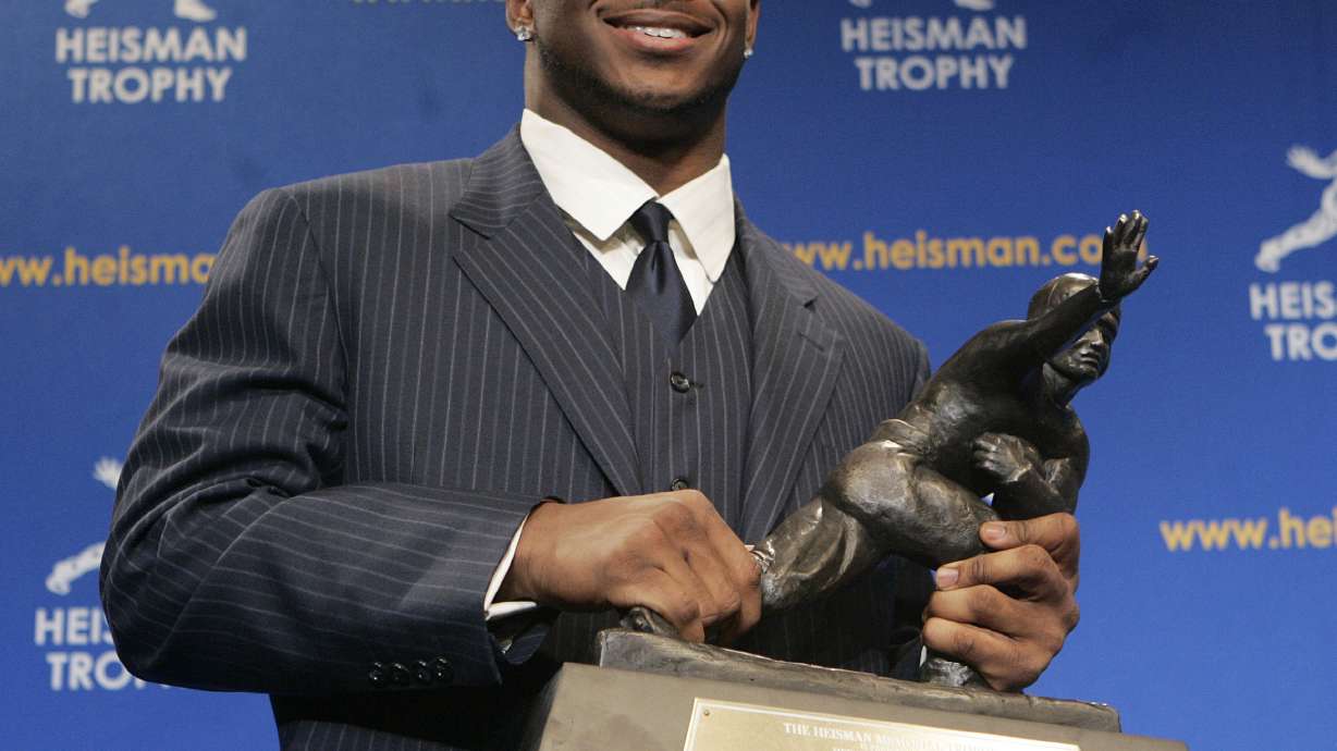 FILE - Heisman Trophy winner Reggie Bush of the University of Southern California smiles while posing for photos after a news conference in New York, Dec. 10, 2005. Reggie Bush has been reinstated as the 2005 Heisman Trophy winner, Wednesday, April 24, 2024, more than a decade after Southern California returned the award following an NCAA investigation that found he received what were impermissible benefits during his time with the Trojans.