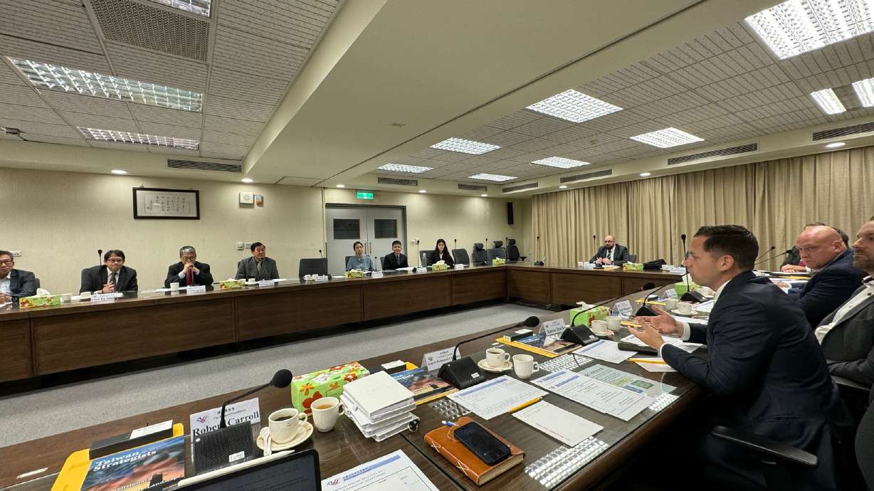 47G President Aaron Starks speaks to Taiwanese government officials, researchers and business representatives during the association's trip in April.