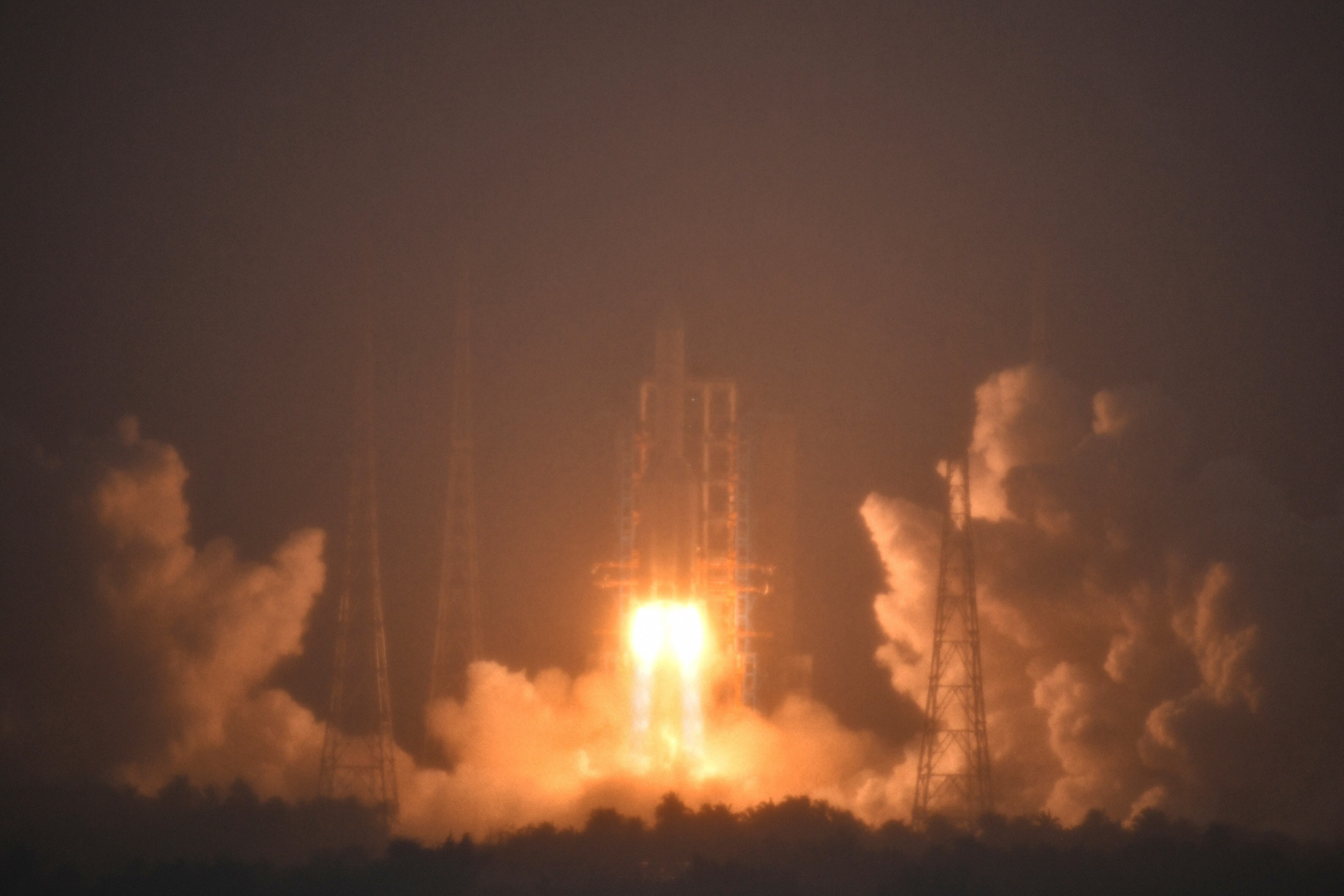 A Long March-5 rocket, carrying the Chang'e-6 spacecraft, blasts off from its launchpad at the Wenchang Space Launch Site in Wenchang, south China's Hainan Province, Friday.