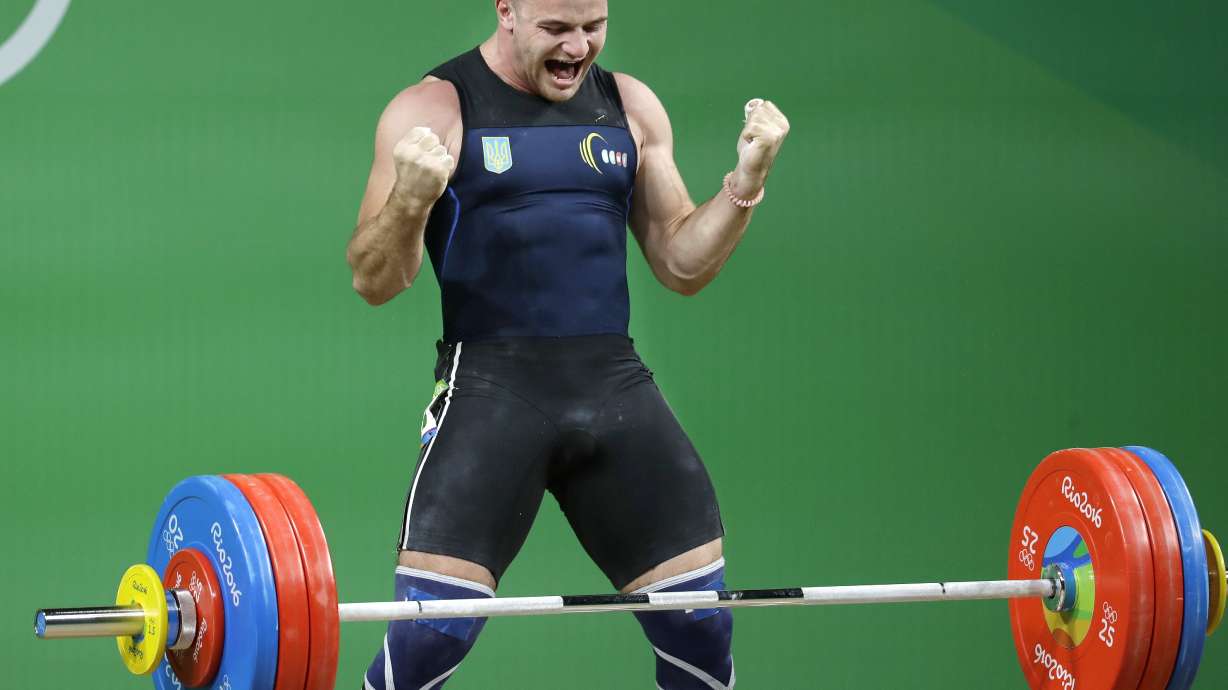 FILE - Oleksandr Pielieshenko, of Ukraine, celebrates after a lift in the men's 85kg weightlifting competition at the 2016 Summer Olympics in Rio de Janeiro, Brazil, on Aug. 12, 2016. The Ukrainian Olympic Committee says two-time European weightlifting champion Oleksandr Pielieshenko has died on the front line in the war in Ukraine.