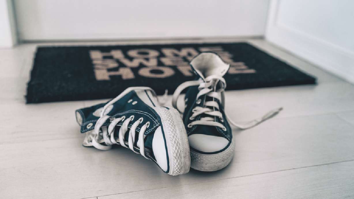 5 reasons not to wear shoes in the house