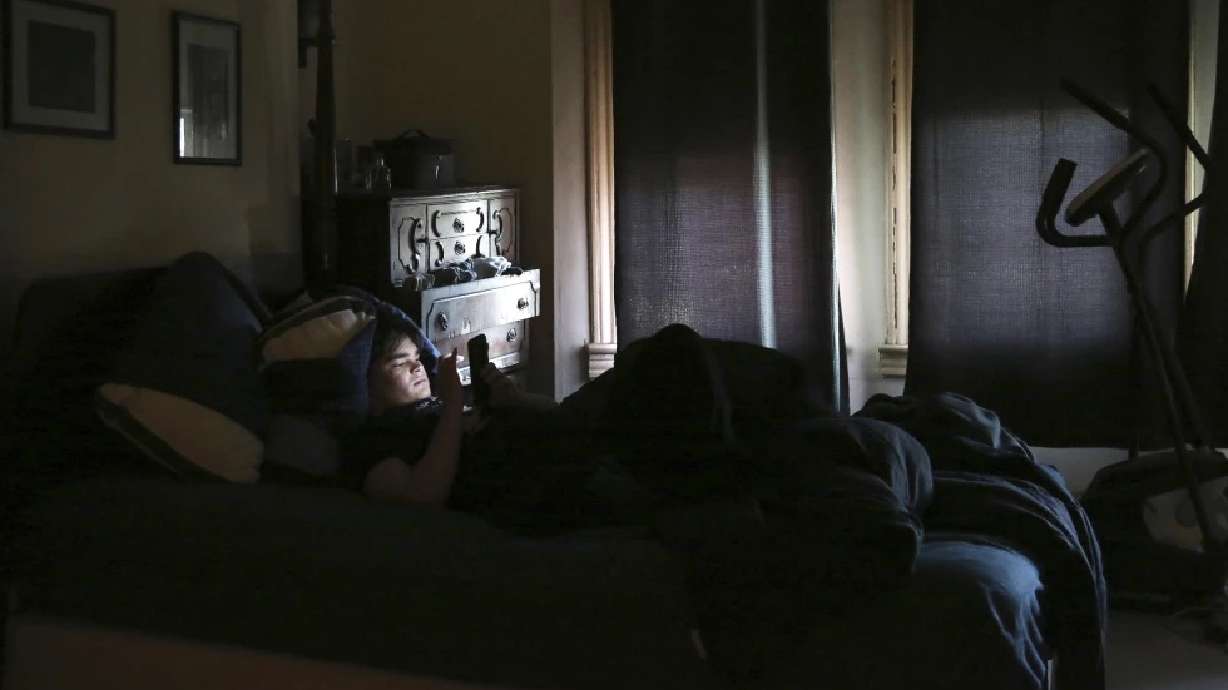 Even people who know that looking at their smartphone in bed isn't good for them do it anyway.