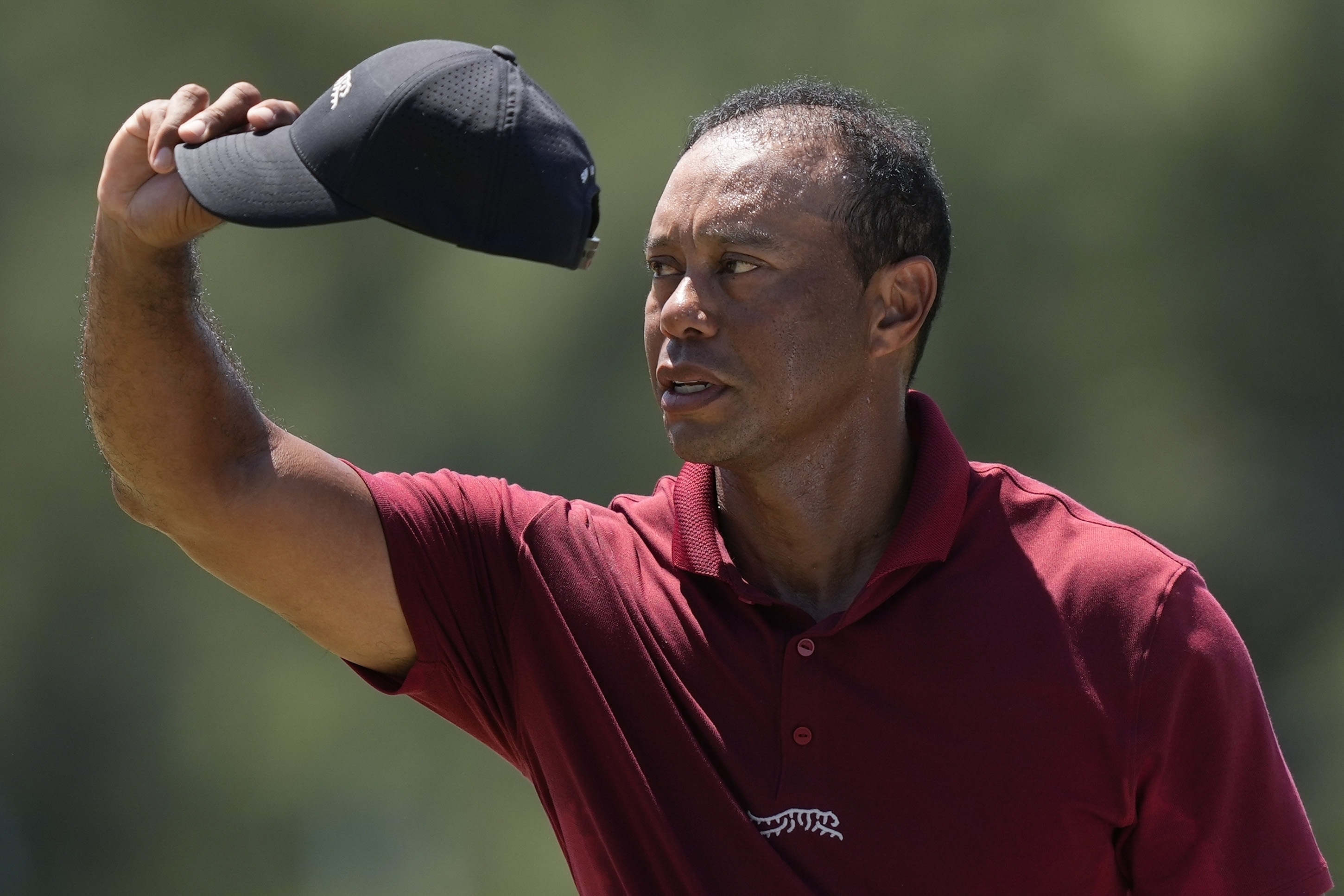 Tiger Woods se despide tras su última ronda en el Masters de Augusta, el domingo 14 de abril de 2024 