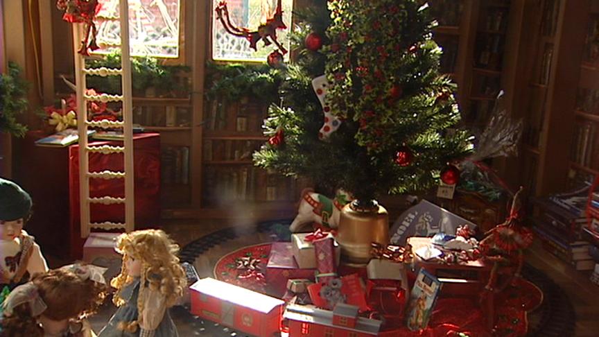 Police warn against keeping gifts under tree