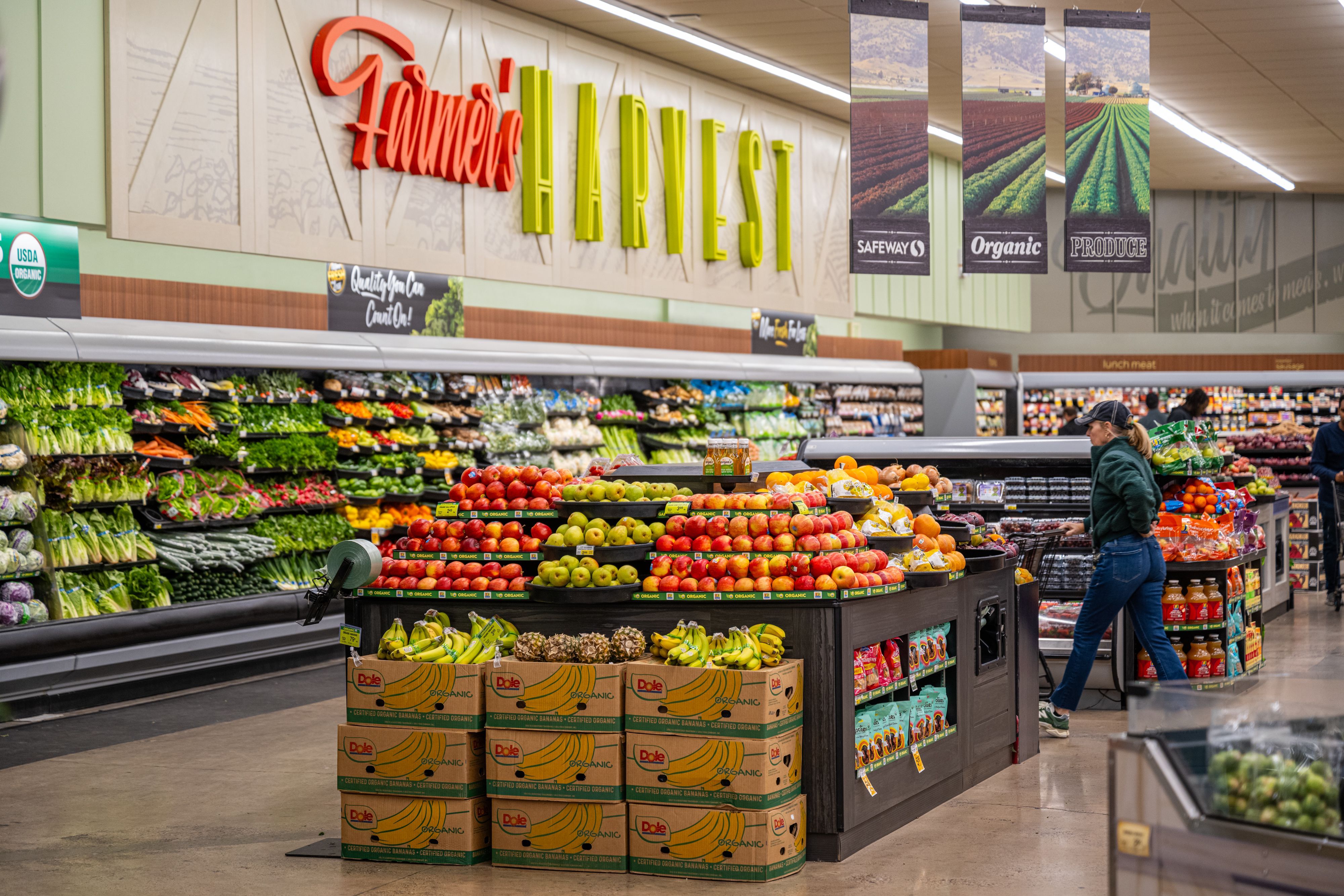 Seen here is the inside of an Albertsons Cos. brand Safeway grocery store in Scottsdale, Ariz., on Jan. 3. After years of increases followed by months of plateau, grocery prices fell last month.
