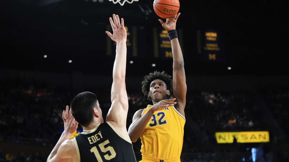 FILE - Michigan forward Tarris Reed Jr. (32) shoots against Purdue center Zach Edey (15) in the second half of an NCAA college basketball game in Ann Arbor, Mich., Sunday, Feb. 25, 2024. Former Michigan center Tarris Reed Jr. announced Wednesday, April 17, 2024, that he is transferring to UConn.