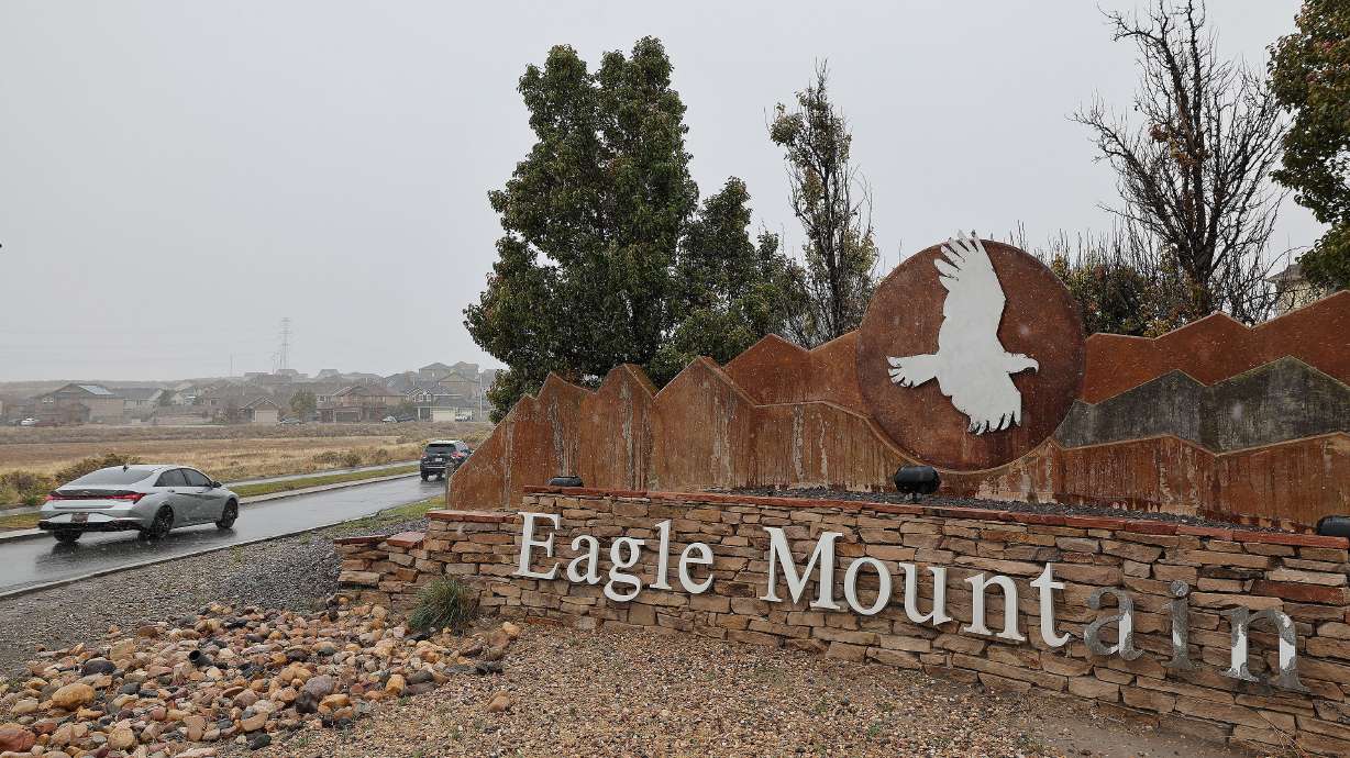 Motorists drive by the city sign in Eagle Mountain on Nov. 2, 2022. Social worker Carissa Thurman is aiming to connect Eagle Mountain residents to small businesses while uplifting people through community classes.