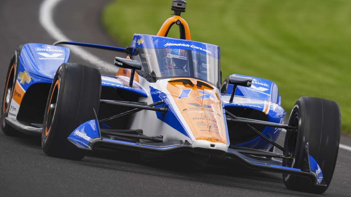 Kyle Larson drives through the first turn during qualifications for the Indianapolis 500 auto race at Indianapolis Motor Speedway in Indianapolis, Saturday, May 18, 2024.