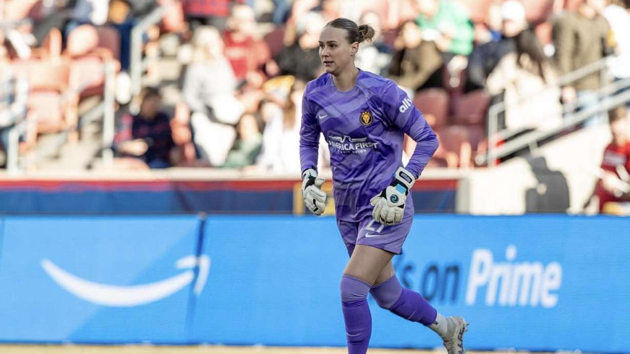 Carly Nelson goes to kick the ball for the Utah Royals.