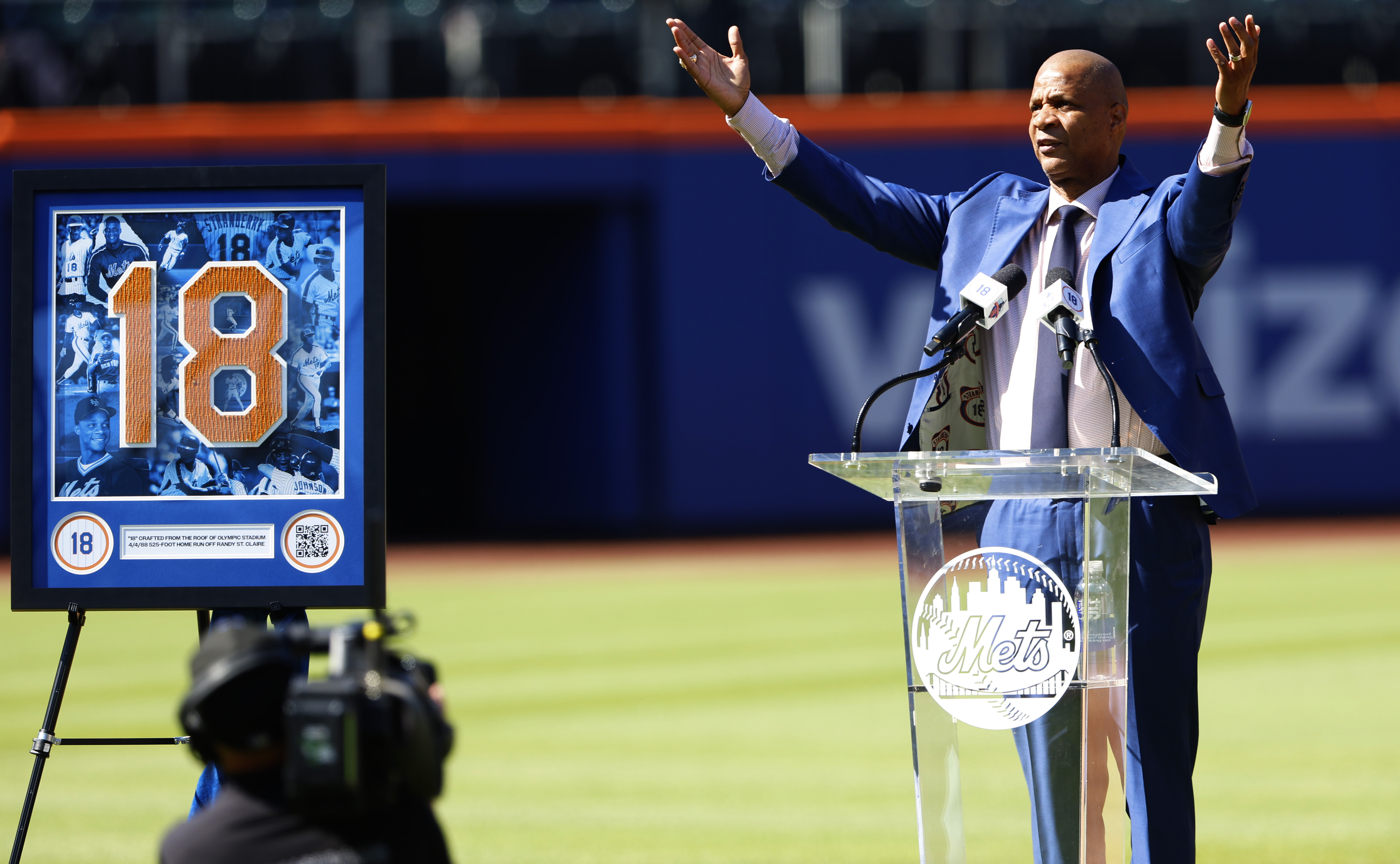 Former New York Mets outfielder Darryl Strawberry acknowledges fans during ceremony to retire his number at Citi Field, Saturday, June 1, 2024, in New York. 