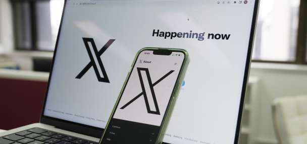 On the first day without X, many Brazilians say they feel disconnected from the world