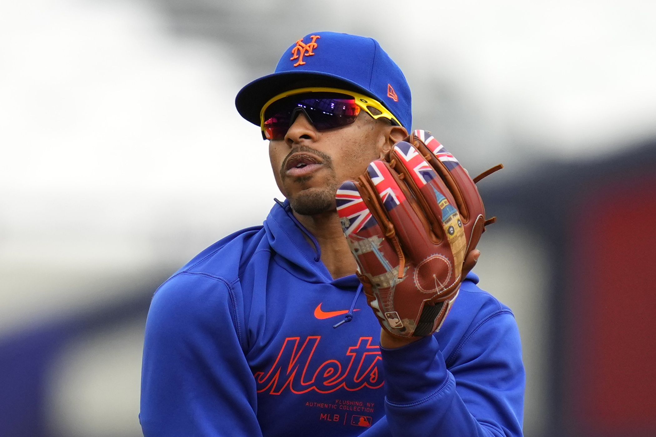 New York Mets Francisco Lindor wears a glove decorated with Union flags and pictures of London landmarks during a workout day at the London stadium in London, Friday, June 7, 2024. New York Mets will play games against Philadelphia Phillies at the stadium on June 8 and June 9.