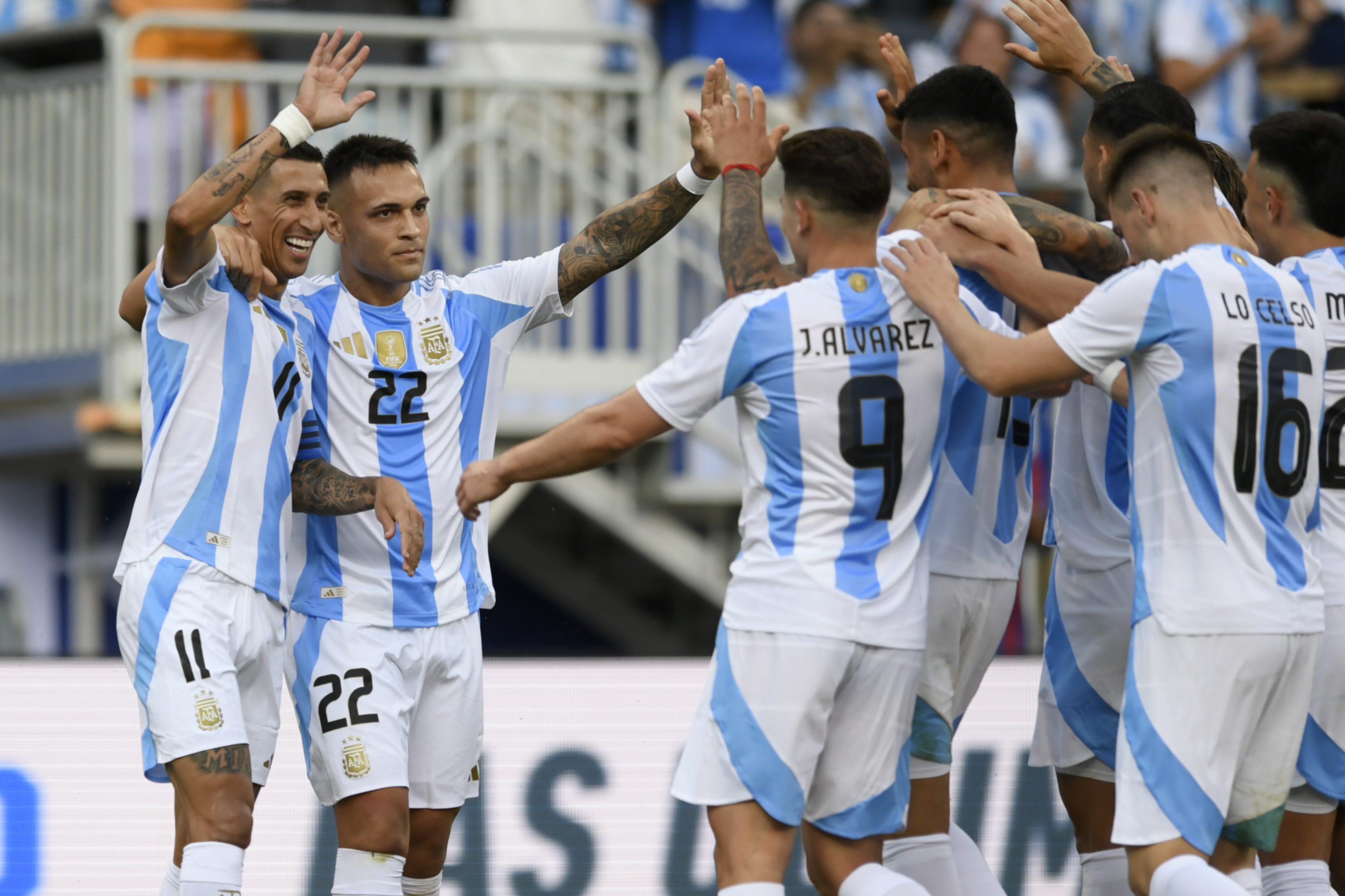 CORRECTS TO ÁNGEL DI MARÍA NOT ANGEL CORREA - Argentina's Ángel Di María (11) celebrates with teammates after scoring during the first half of an international friendly soccer match against Ecuador, Sunday, June 9, 2024, in Chicago. 