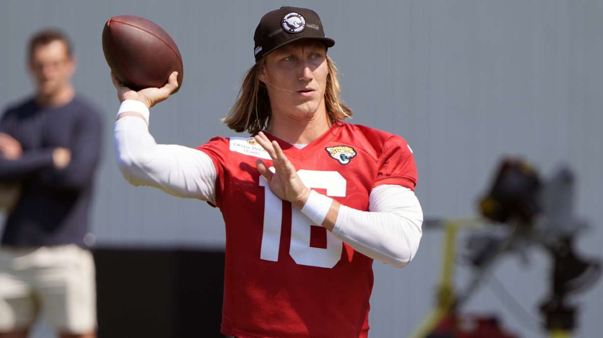 Jacksonville Jaguars quarterback Trevor Lawrence (16) throws a pass during the team's NFL football practice, Tuesday, May 28, 2024, in Jacksonville, Fla.