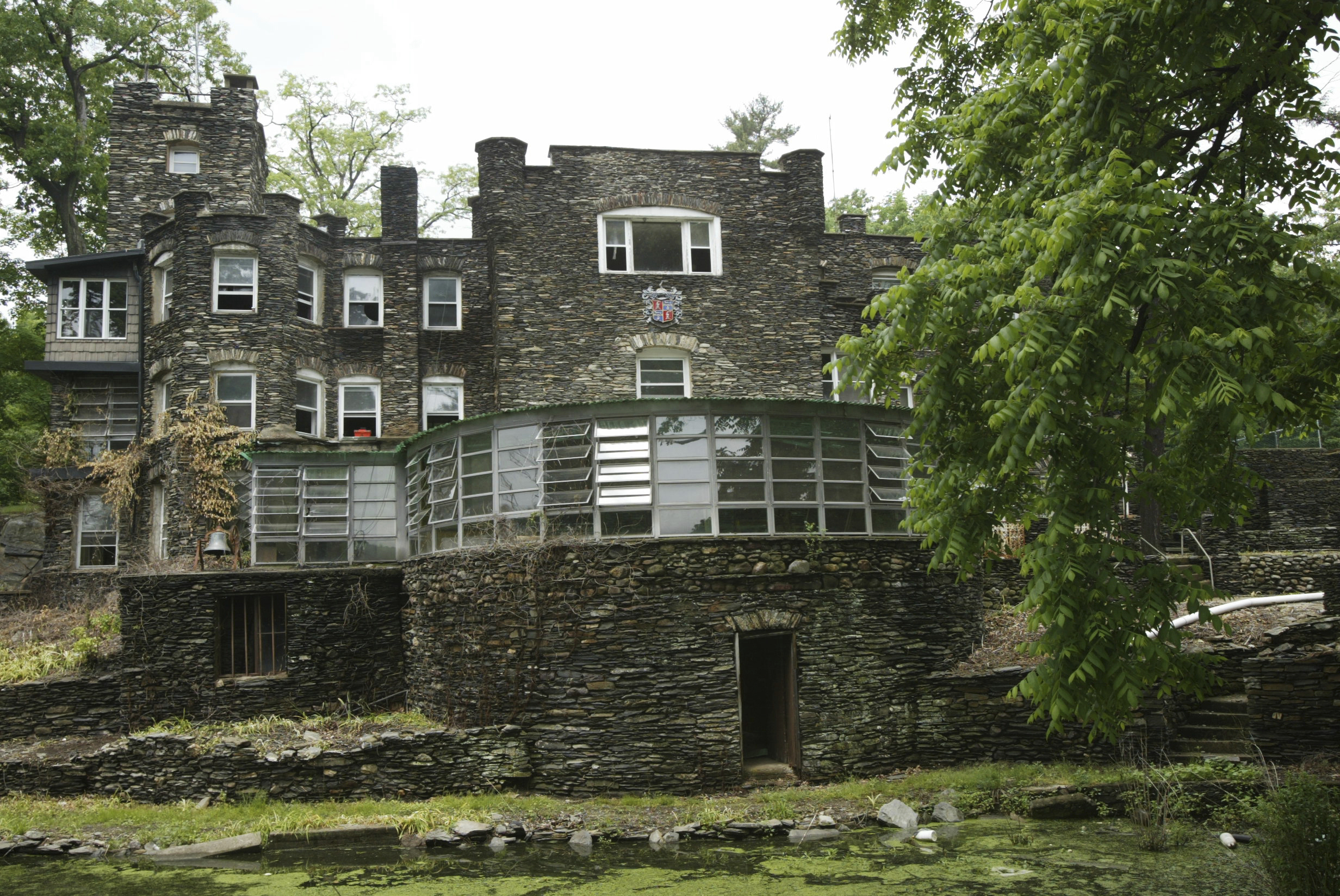 FILE - This May 5, 2004 photo shows the Tiedemann Castle in Greenwood Lake, N.Y., owned by former New York Yankees star Derek Jeter. Jeter has found a potential buyer for his New York castle after the sprawling lakefront property had its price tag slashed by more than half. The property, known as Tiedemann Castle, went into contract with a buyer in late May 2024, after the asking price was lowered to $6.3 million. It was first listed around about six years ago for more than $14 million and had at one point failed to sell at auction. 