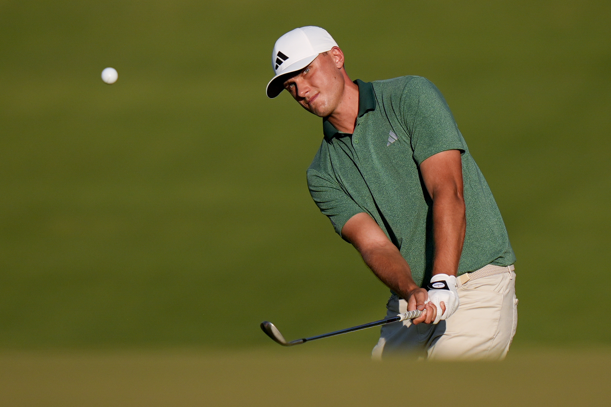 Ludvig Aberg, of Sweden, chips to the green on the 13th hole during the third round of the U.S. Open golf tournament Saturday, June 15, 2024, in Pinehurst, N.C.
