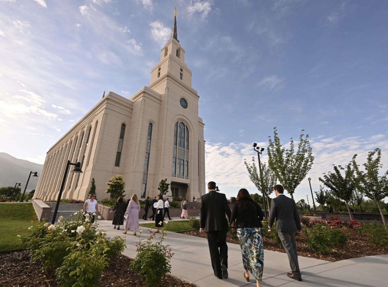 Elder Bednar dedicates Church of Jesus Christ's Layton Utah Temple