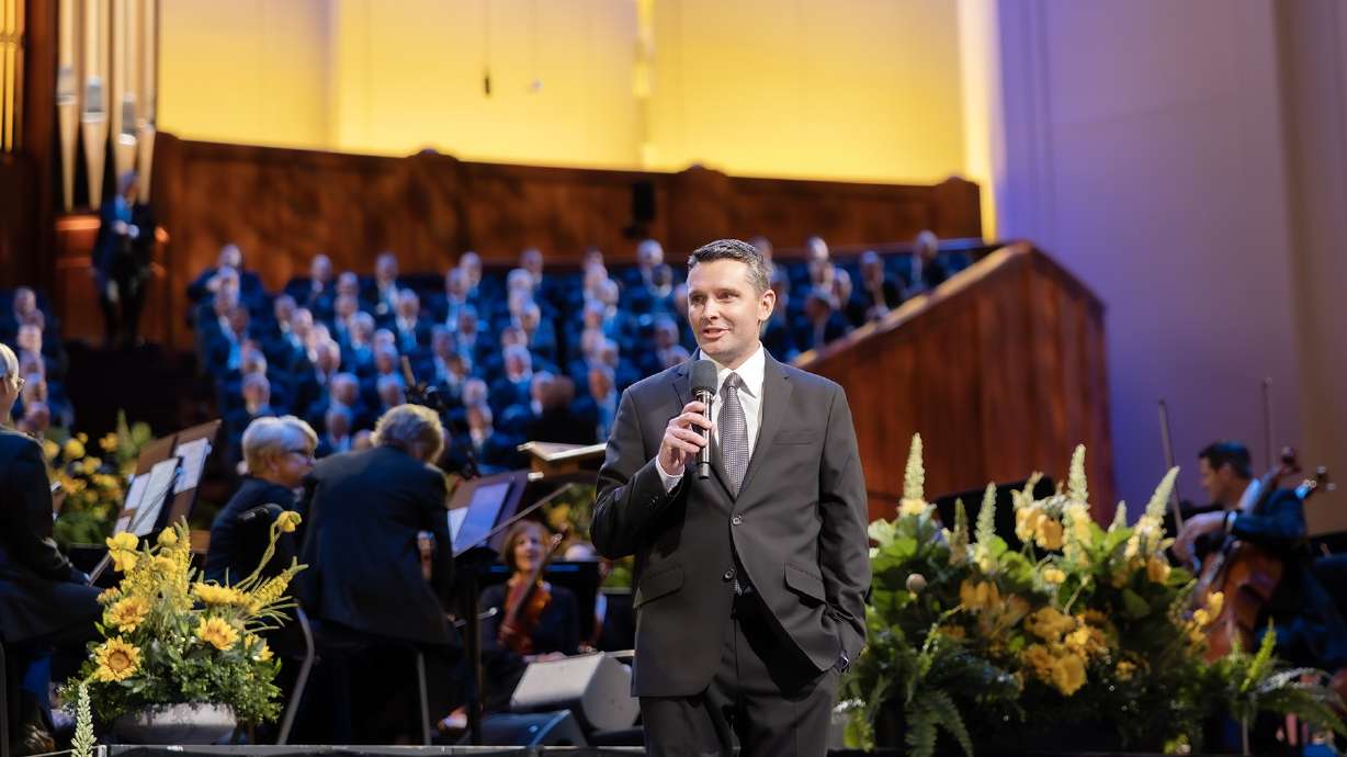 Derrick Porter debuted Sunday as the host of "Music & the Spoken Word" of The Church of Jesus Christ of Latter-day Saints.