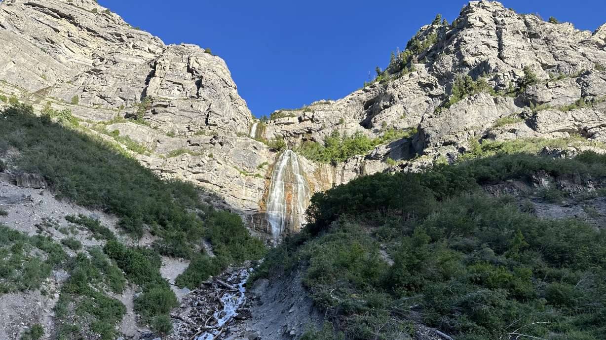 A woman who was badly injured earlier this month after getting hit by a falling rock at Bridal Veil Falls has died.