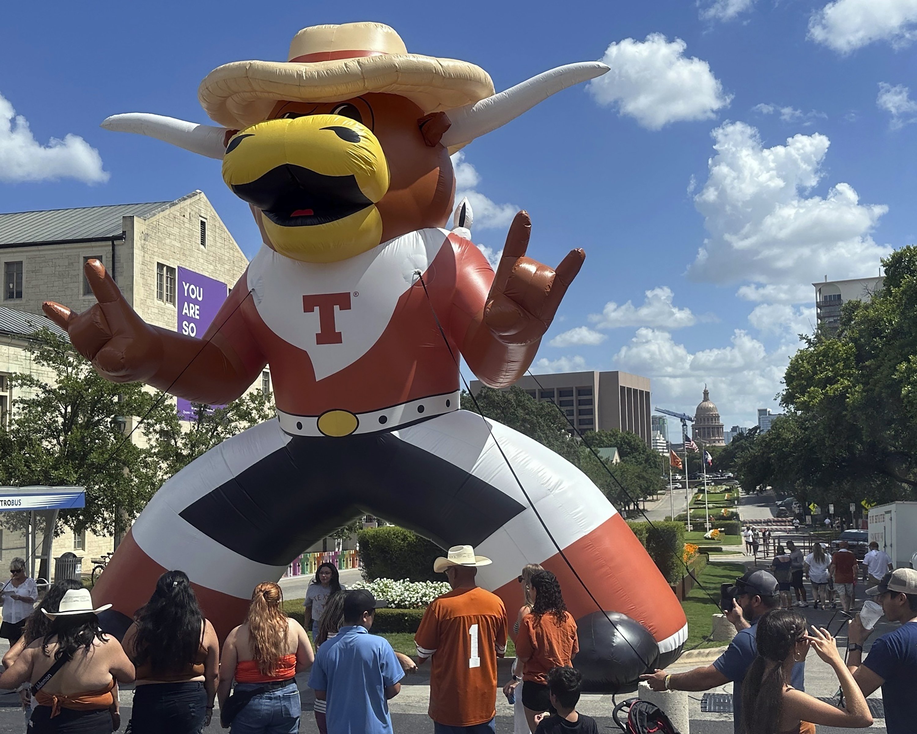 Bye to the Big 12 and hello SEC: Texas and Oklahoma party as conference ...