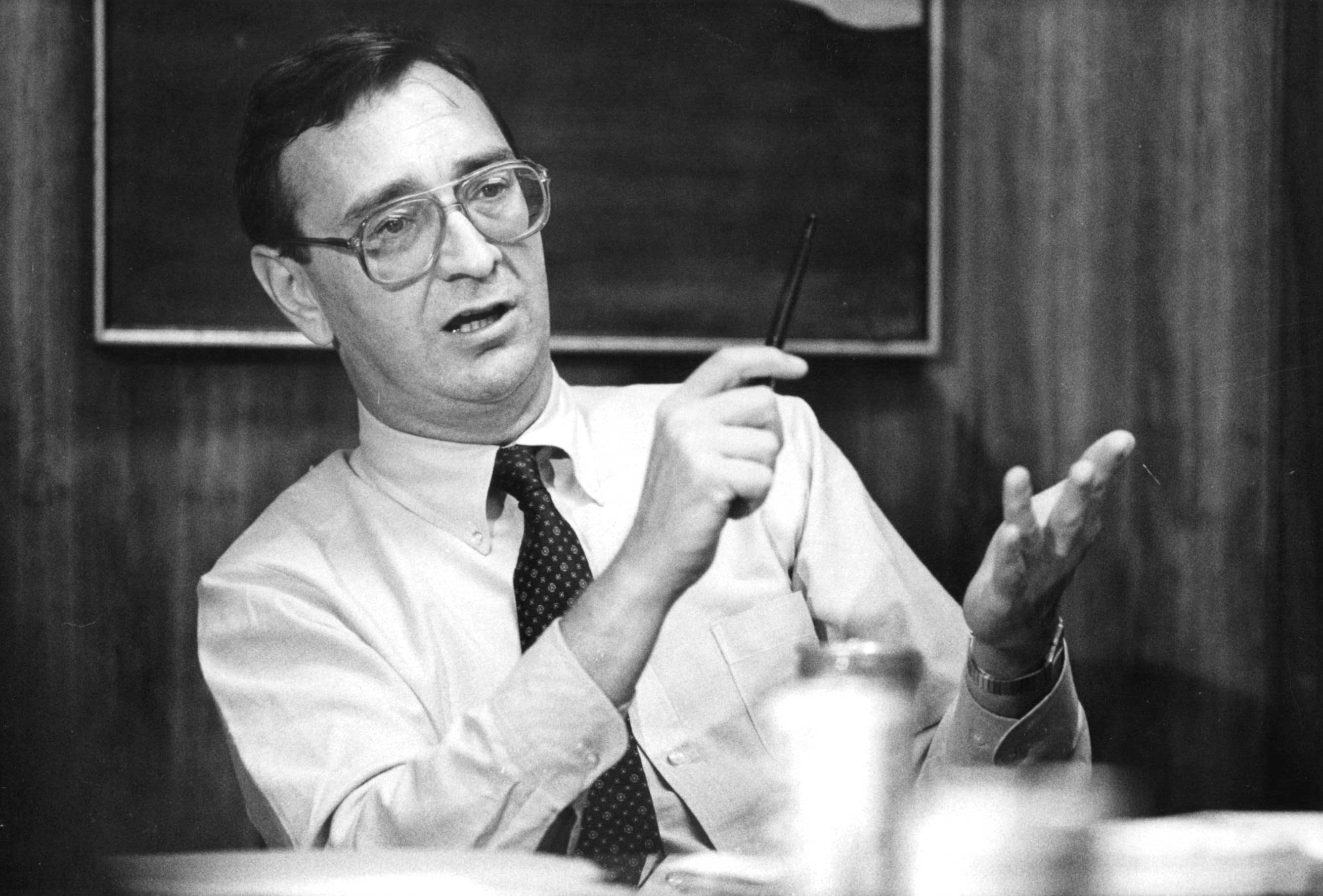 FILE - Associated Press Sports Editor Darrell Christian addresses a writing seminar for the AP's Nashville staff in September 1980, in Nashville, Tenn. Christian, a former managing editor and sports editor of the AP known for a demanding demeanor and insistence on excellence during more than four decades with the news agency, died Monday, July 1, 2024. He was 75. 