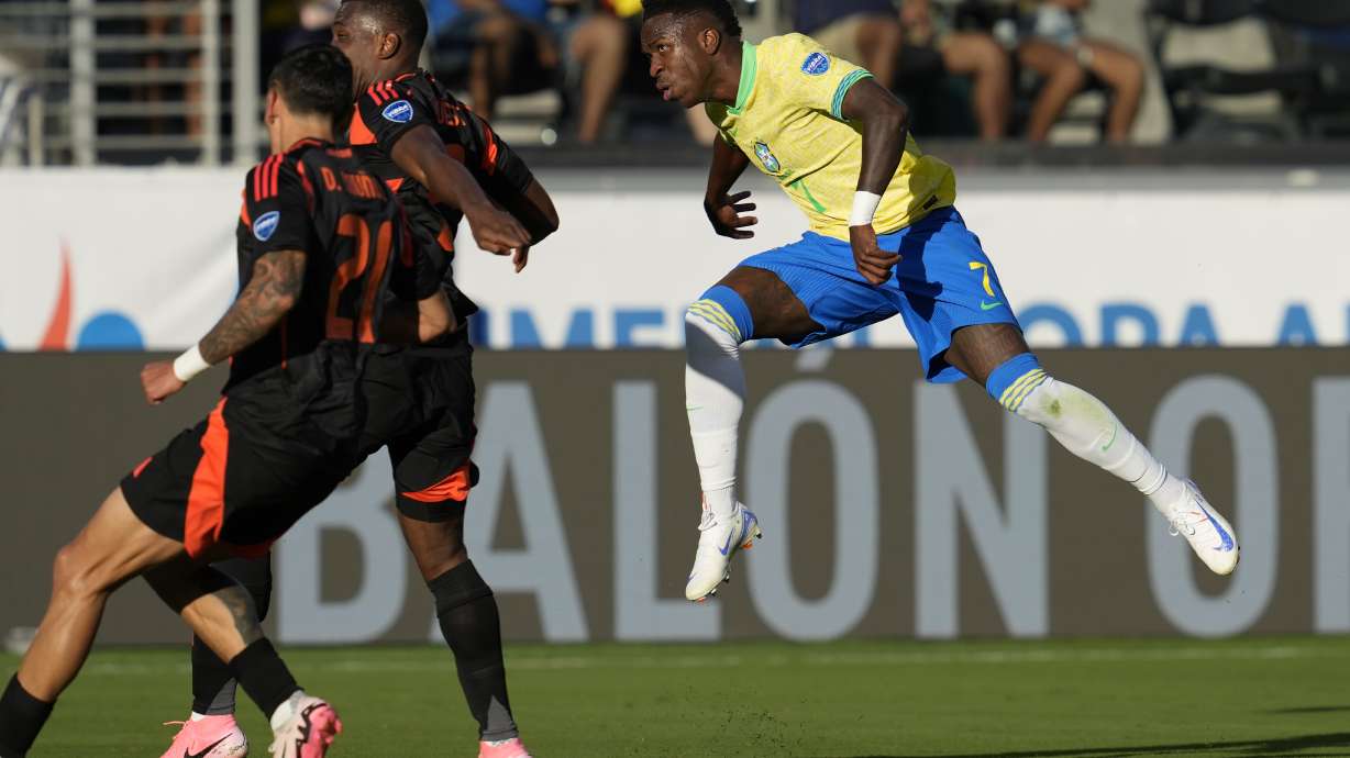 Brazil's Vinicius Junior, center, watches his missed shot on goal during the second half of a Copa America Group D soccer match against Colombia Tuesday, July 2, 2024, in Santa Clara, Calif.