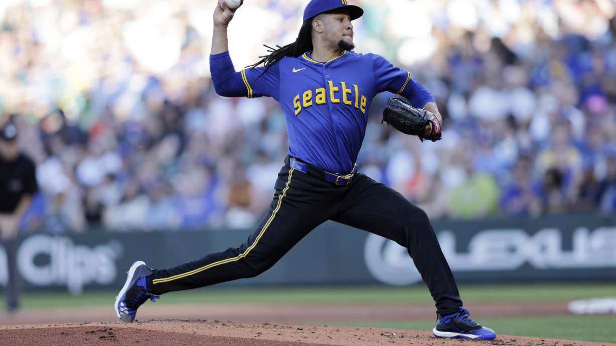 Seattle Mariners starting pitcher Luis Castillo throws to a Toronto Blue Jays batter during the second inning in a baseball game, Friday, July 5, 2024, in Seattle.