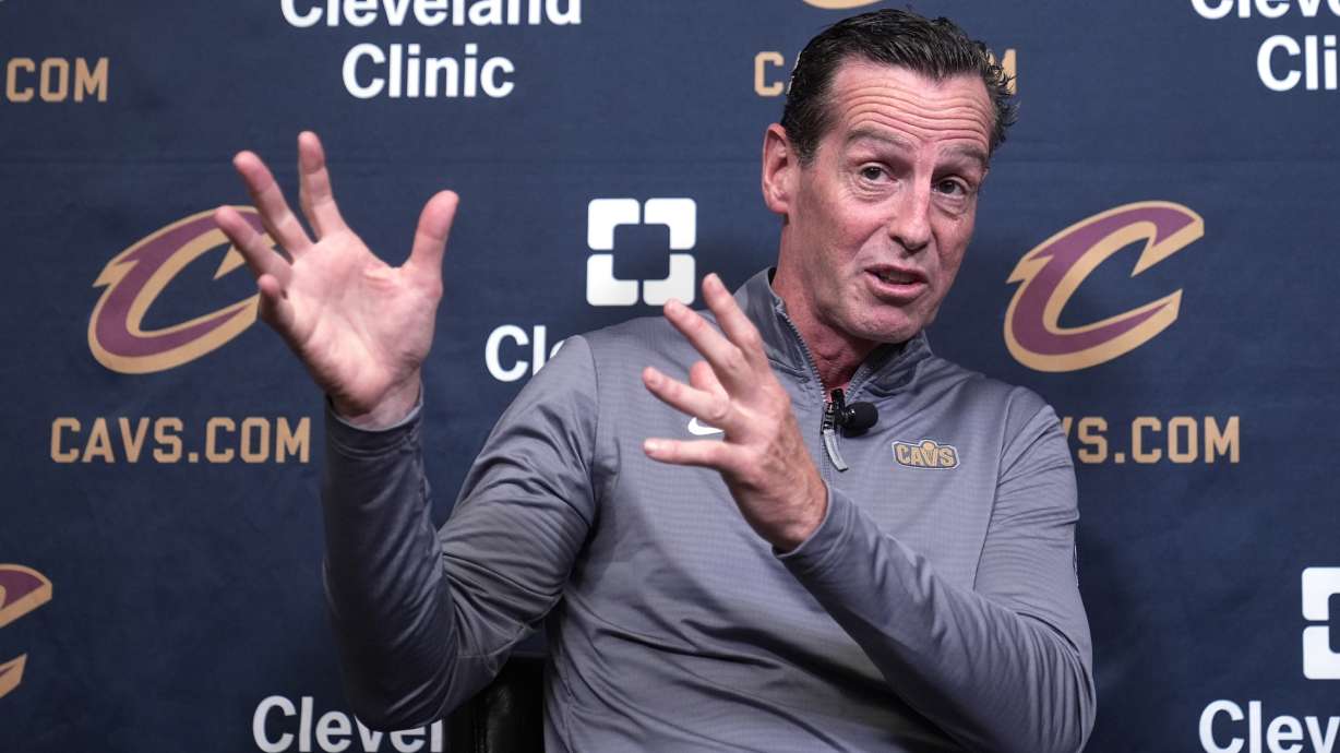 Kenny Atkinson speaks as he is introduced as the new head coach of the Cleveland Cavaliers at an NBA basketball news conference, Monday, July 1, 2024, in Independence, Ohio.