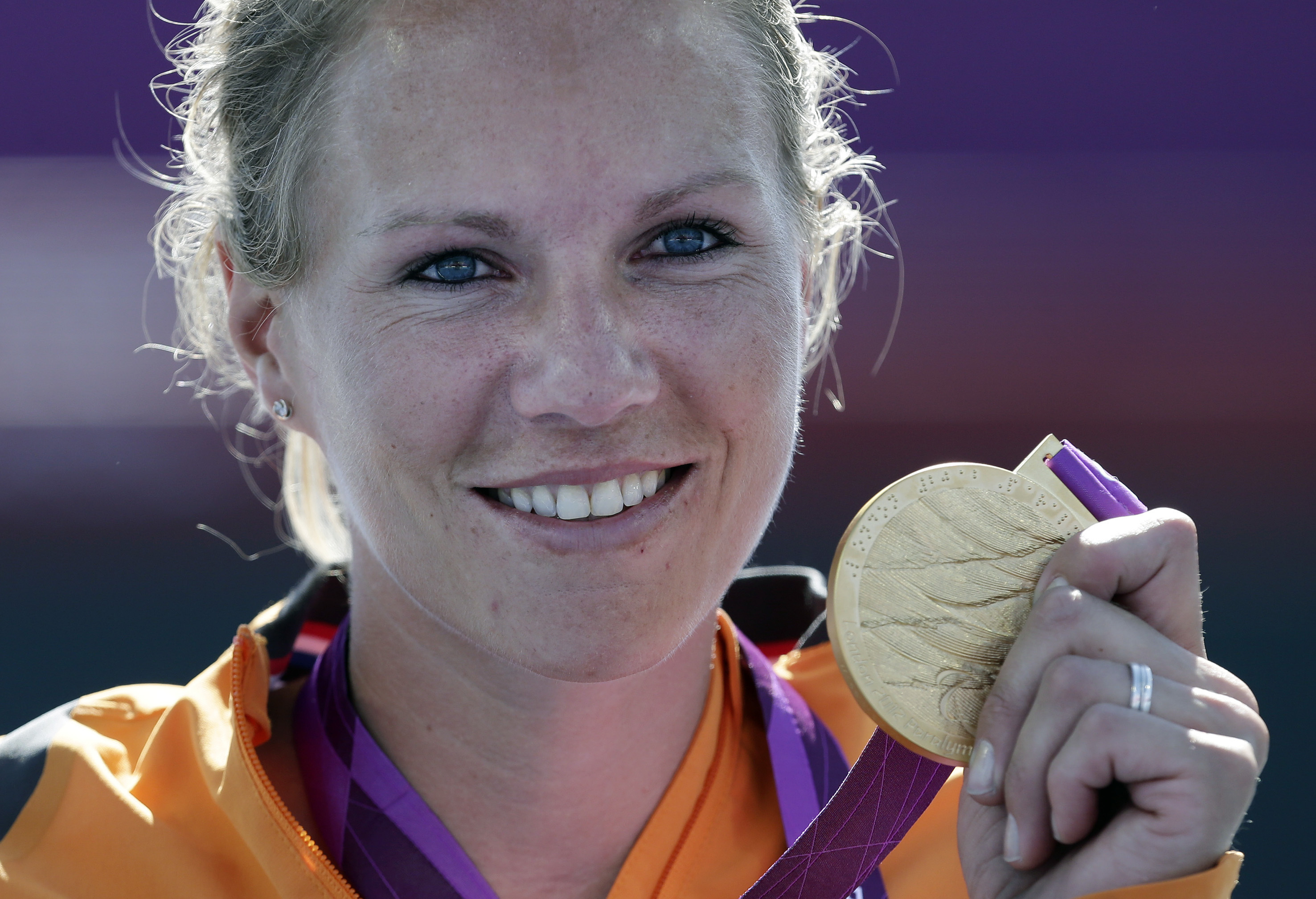 FILE - Esther Vergeer of the Netherlands holds her gold medal after winning the women's wheelchair tennis final at the 2012 Paralympics games, Sept. 7, 2012, in London. Dutch wheelchair tennis standout Esther Vergeer has been awarded this year’s ITF Philippe Chatrier Award for her contributions to the sport. The International Tennis Federation said the award will be presented Sunday July 7, 2024, at a ceremony at London’s Natural History Museum. 