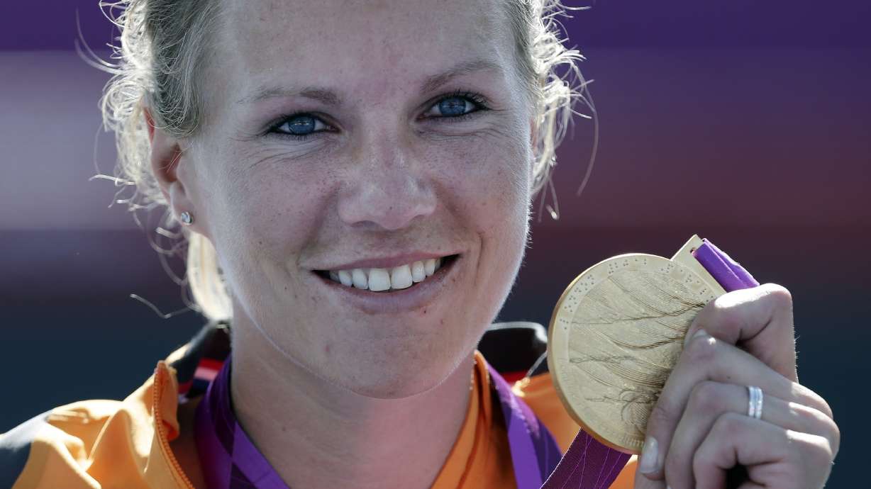 FILE - Esther Vergeer of the Netherlands holds her gold medal after winning the women's wheelchair tennis final at the 2012 Paralympics games, Sept. 7, 2012, in London. Dutch wheelchair tennis standout Esther Vergeer has been awarded this year’s ITF Philippe Chatrier Award for her contributions to the sport. The International Tennis Federation said the award will be presented Sunday July 7, 2024, at a ceremony at London’s Natural History Museum.