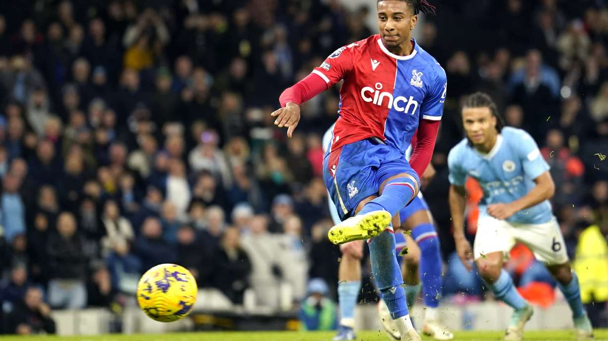 FILE - Crystal Palace's Michael Olise shoots a penalty kick to score during the English Premier League soccer match between Manchester City and Crystal Palace at the Etihad Stadium in Manchester, England, Dec.16, 2023. Bayern Munich signed Olise on Sunday, July 7, 2024 in a search for “new ideas” after its first season without a trophy in 12 years.