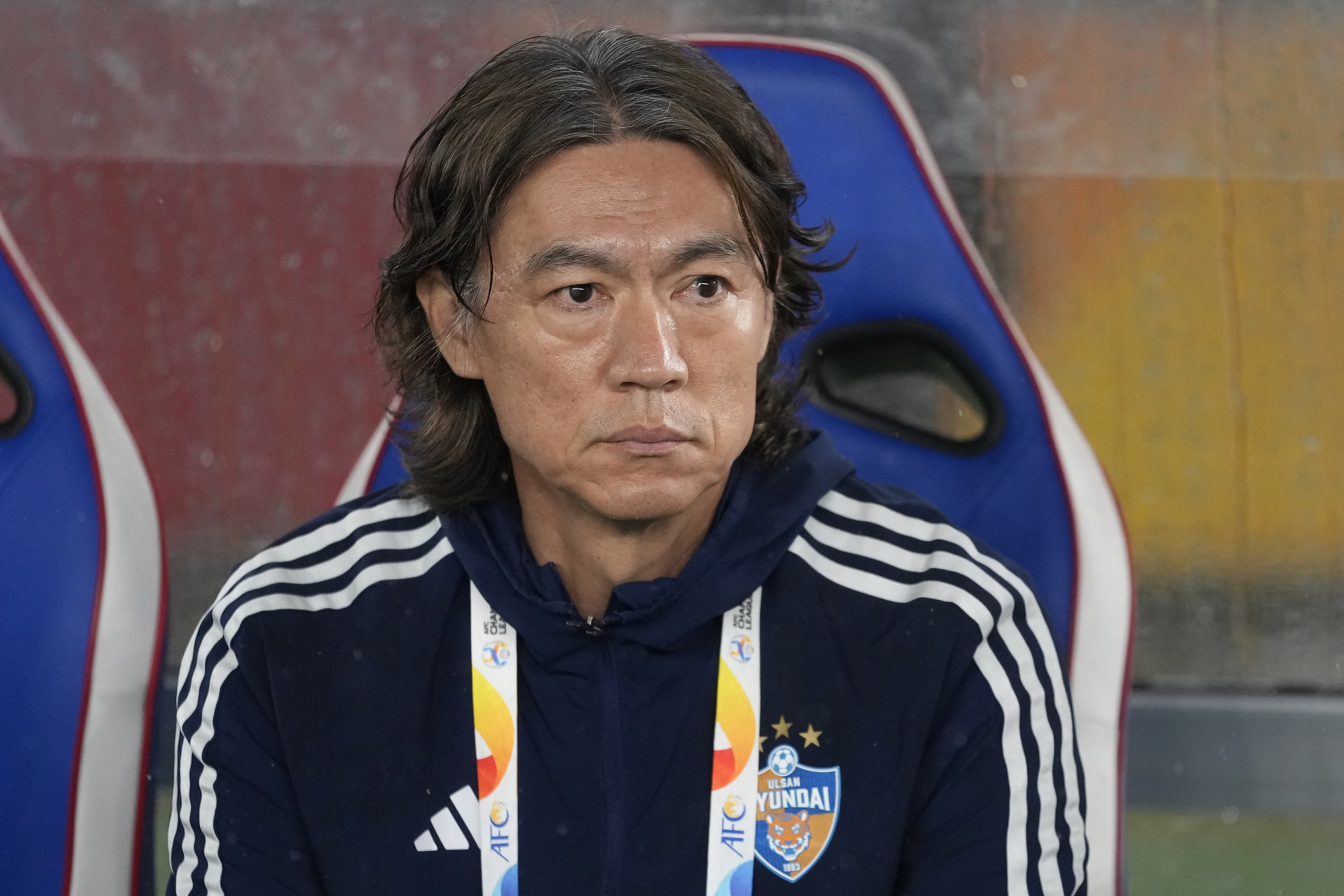 FILE - Ulsan Hyundai's head coach Hong Myung-bo waits ahead of the second leg of the AFC Champions League semifinal soccer match against Yokohama F. Marinos in Yokohama, south of Tokyo, on April 24, 2024. South Korea appointed Hong as national team head coach for the second time on Sunday, July 7.