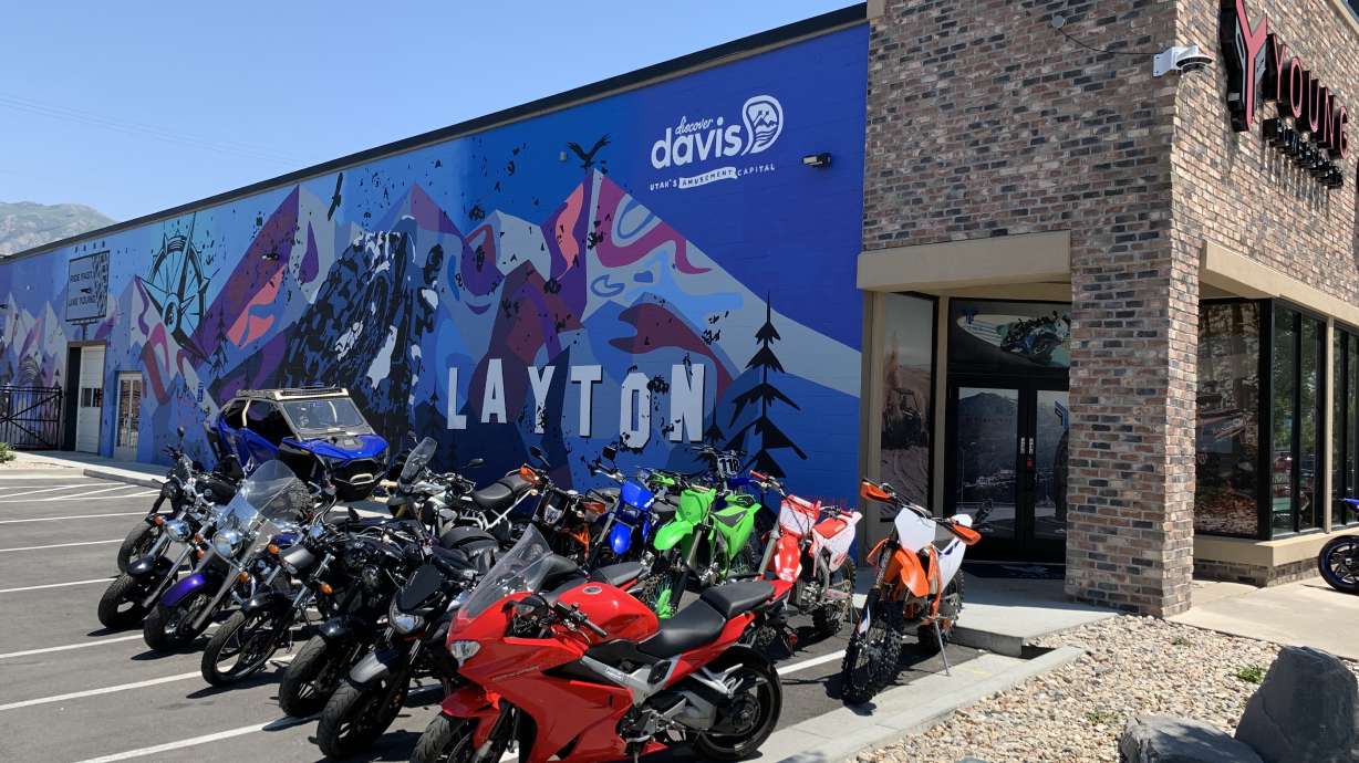 New iconic artwork created on Utah dealership's facility