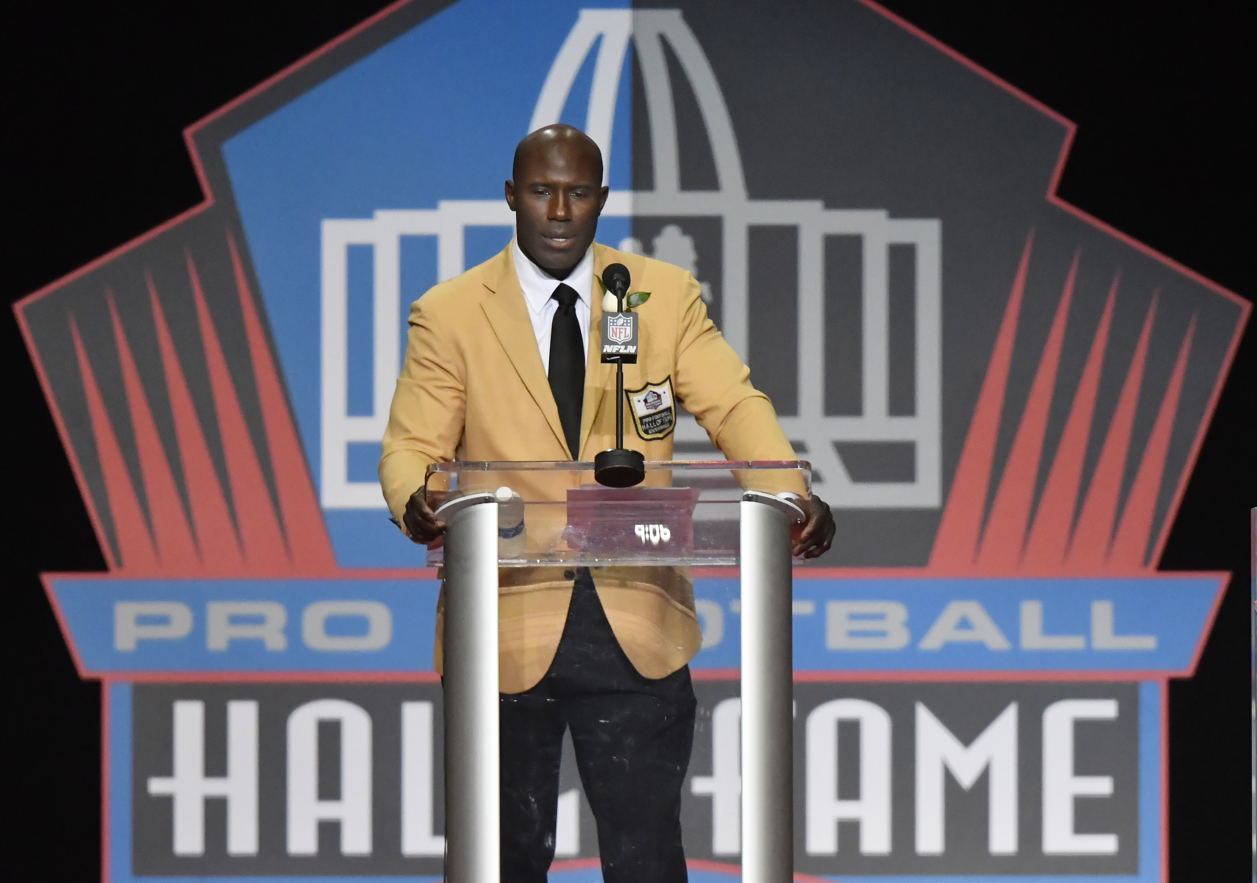FILE - Former NFL player Terrell Davis delivers his speech during induction ceremonies at the Pro Football Hall of Fame, Saturday, Aug. 5, 2017, in Canton, Ohio. Davis said Monday, July 15, 2024, he was “humiliated" after being handcuffed and removed from a United Airlines flight, then later apologized to by law enforcement, over the weekend. Davis, who previously played for the Denver Broncos, wrote in an Instagram post that he had tapped a flight attendant on the arm, prompting the employee to shout “don't hit me” and hurry toward the front of the plane. 