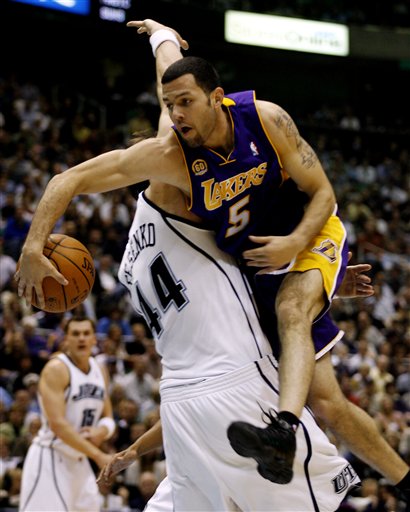 Jazz Recalls Fesenko from Utah Flash
