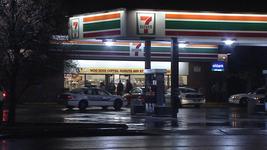Trio robs 7-Eleven