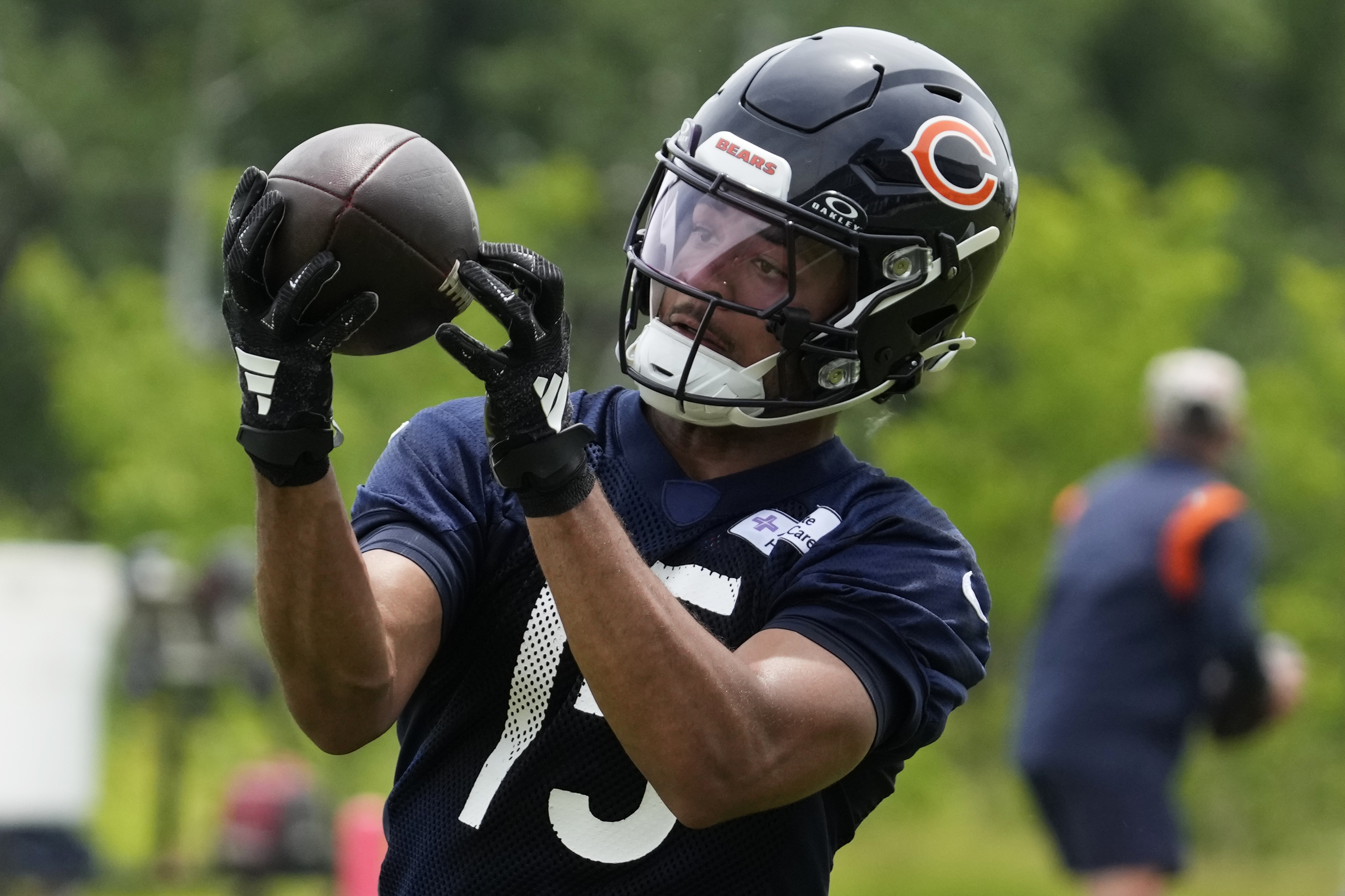FILE - Chicago Bears wide receiver Rome Odunze catches a ball during practice at the NFL football team's minicamp in Lake Forest, Ill., Tuesday, June 4, 2024. The Chicago Bears and rookie receiver Rome Odunze agreed Tuesday, July 16, to a four-year contract that includes an option for the 2028 season.