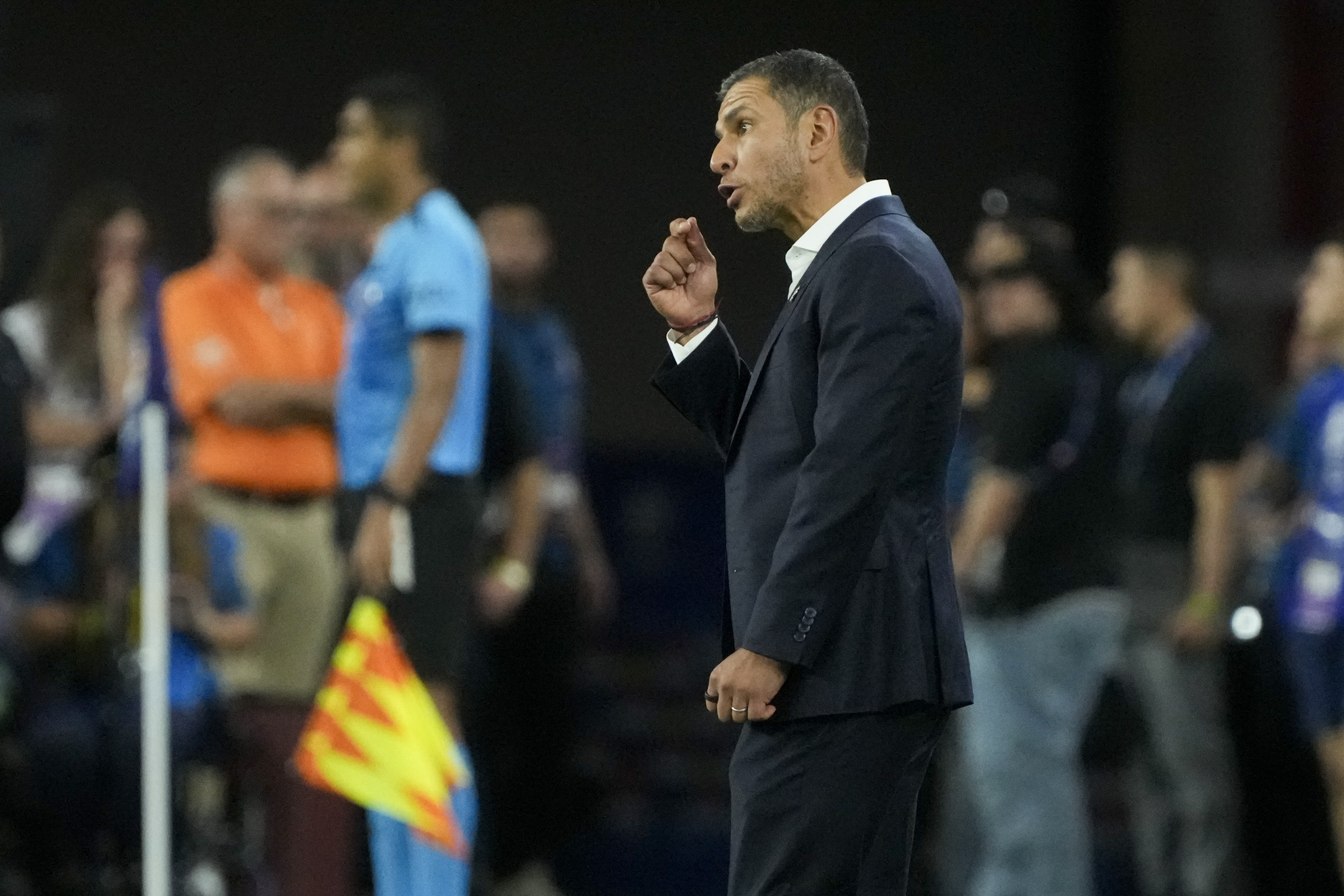 Mexico's coach Jaime Lozano gestures during a Copa America Group B soccer match against Ecuador, in Glendale, Ariz., Sunday, June 30, 2024. 